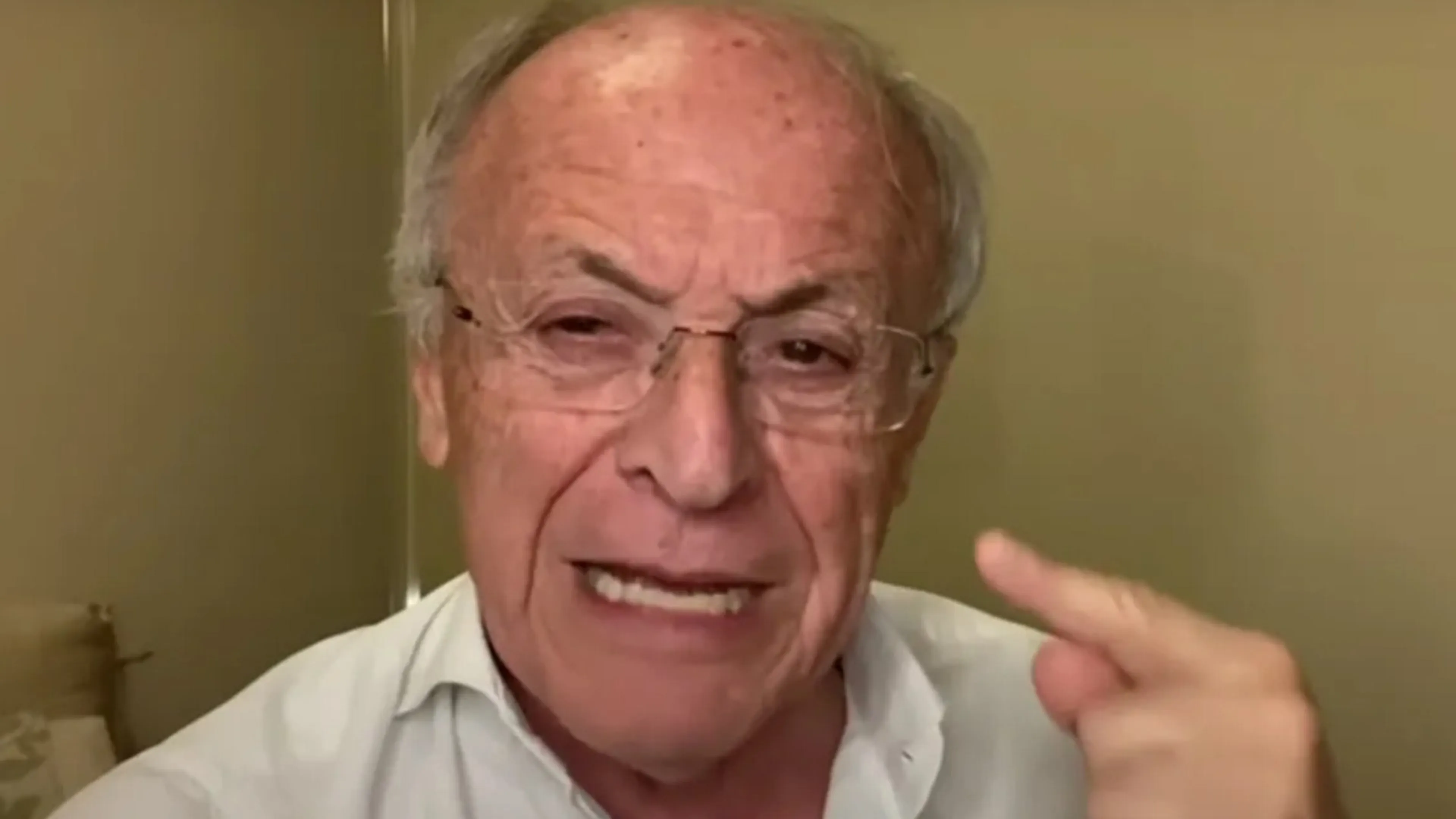 Copertina di Milan, Pellegatti: "Asciugare le lacrime con fazzoletti morbidi e profumati". Cosa intendeva il giornalista?