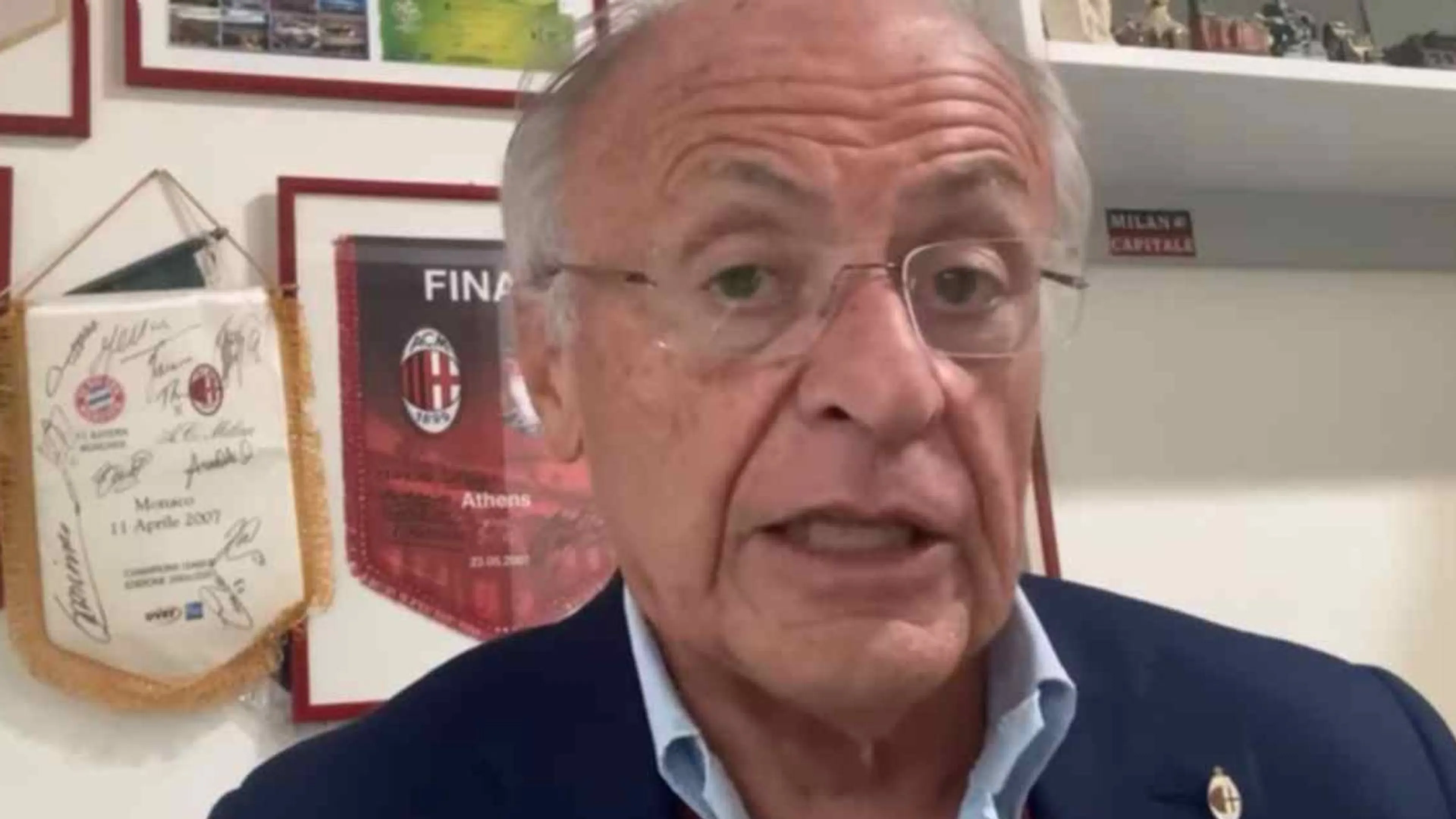 Copertina di Pellegatti: "Leao? Ecco cosa succede tra due partite. Vi spiego"