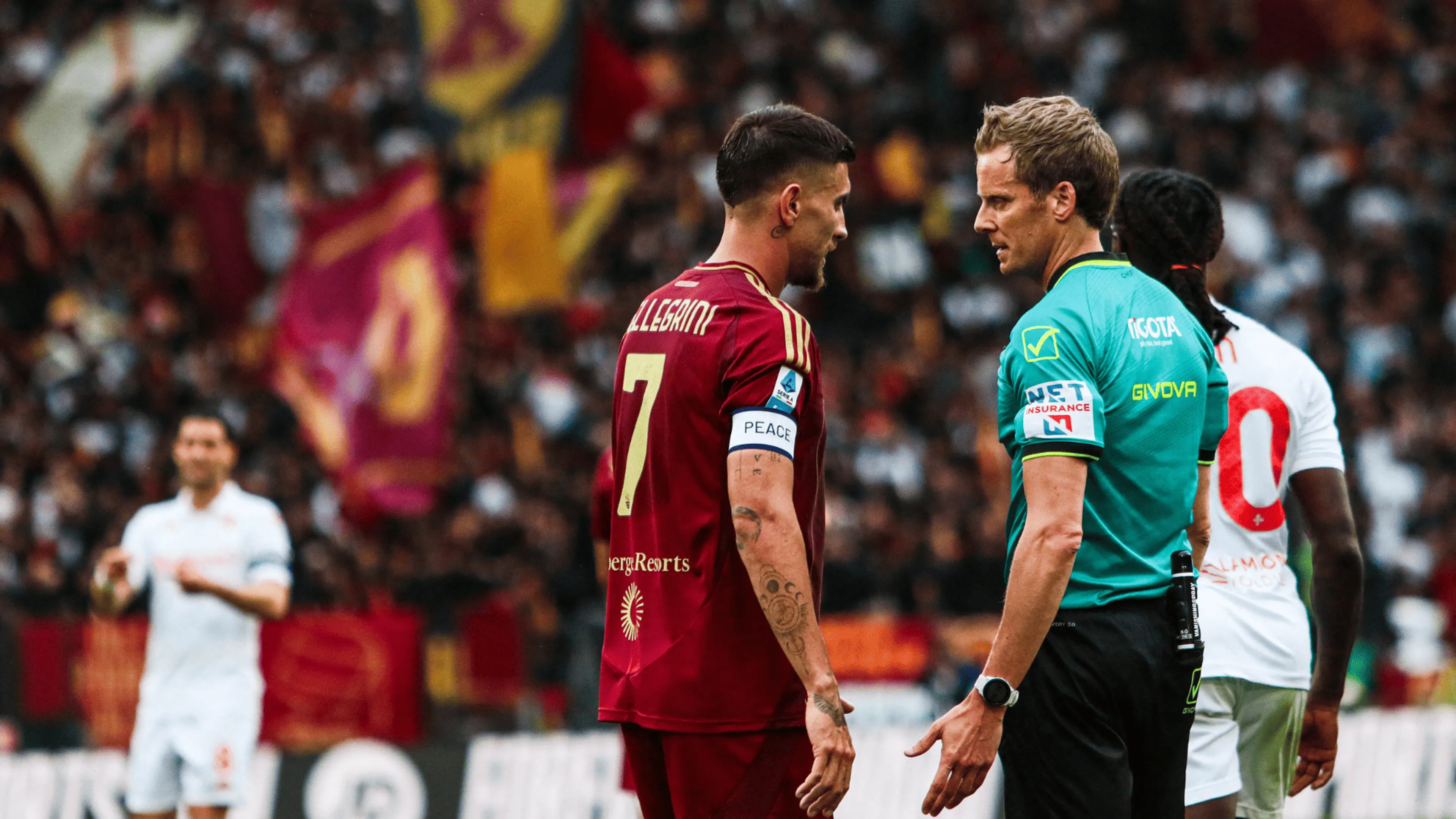 Roma-Fiorentina, tensione Pellegrini: "Che c...o vuoi?". E poi viene sostituito all'intervallo