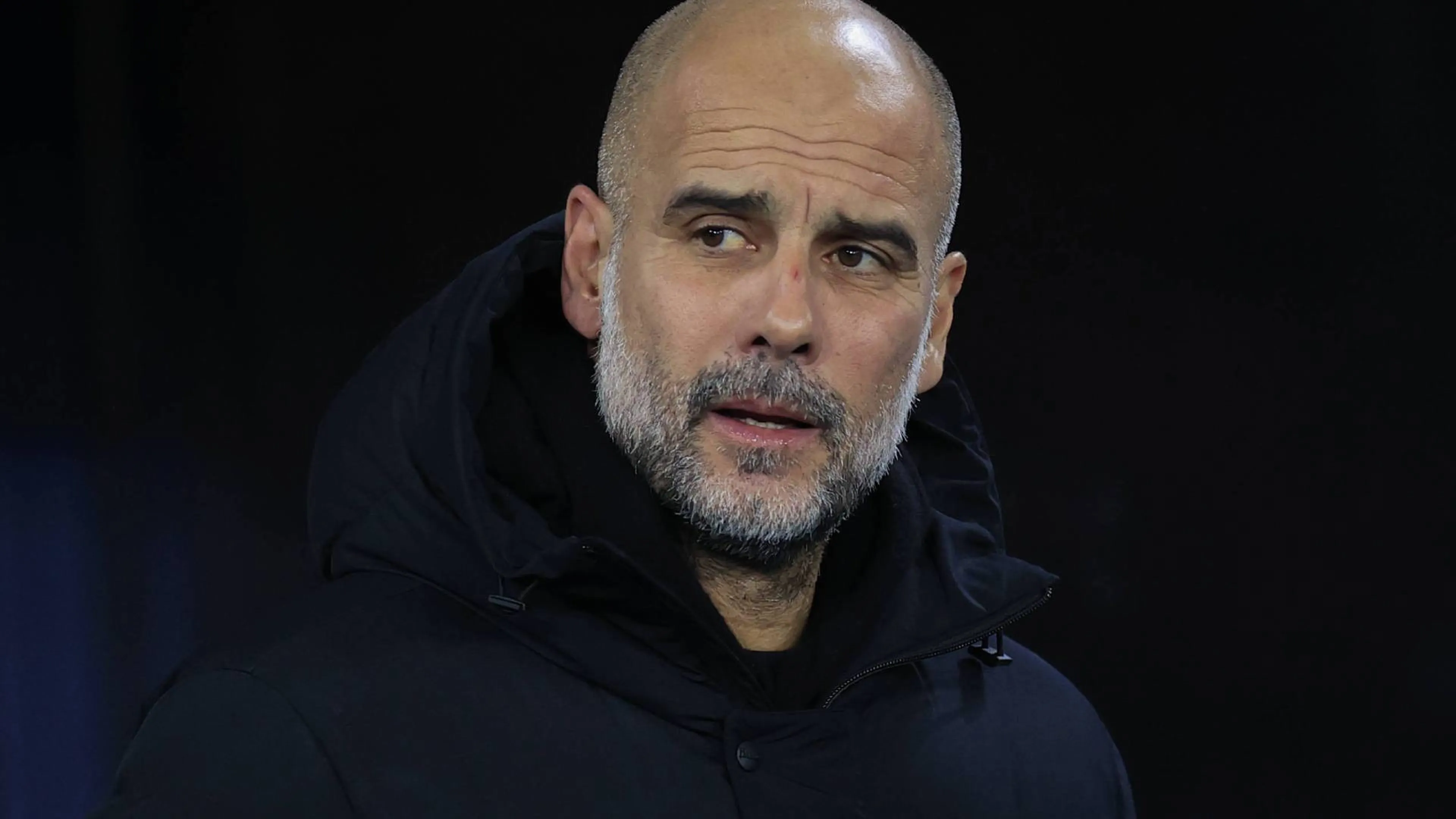Pep-Guardiola-reagisce-alla-provocazione-di-un-tifoso