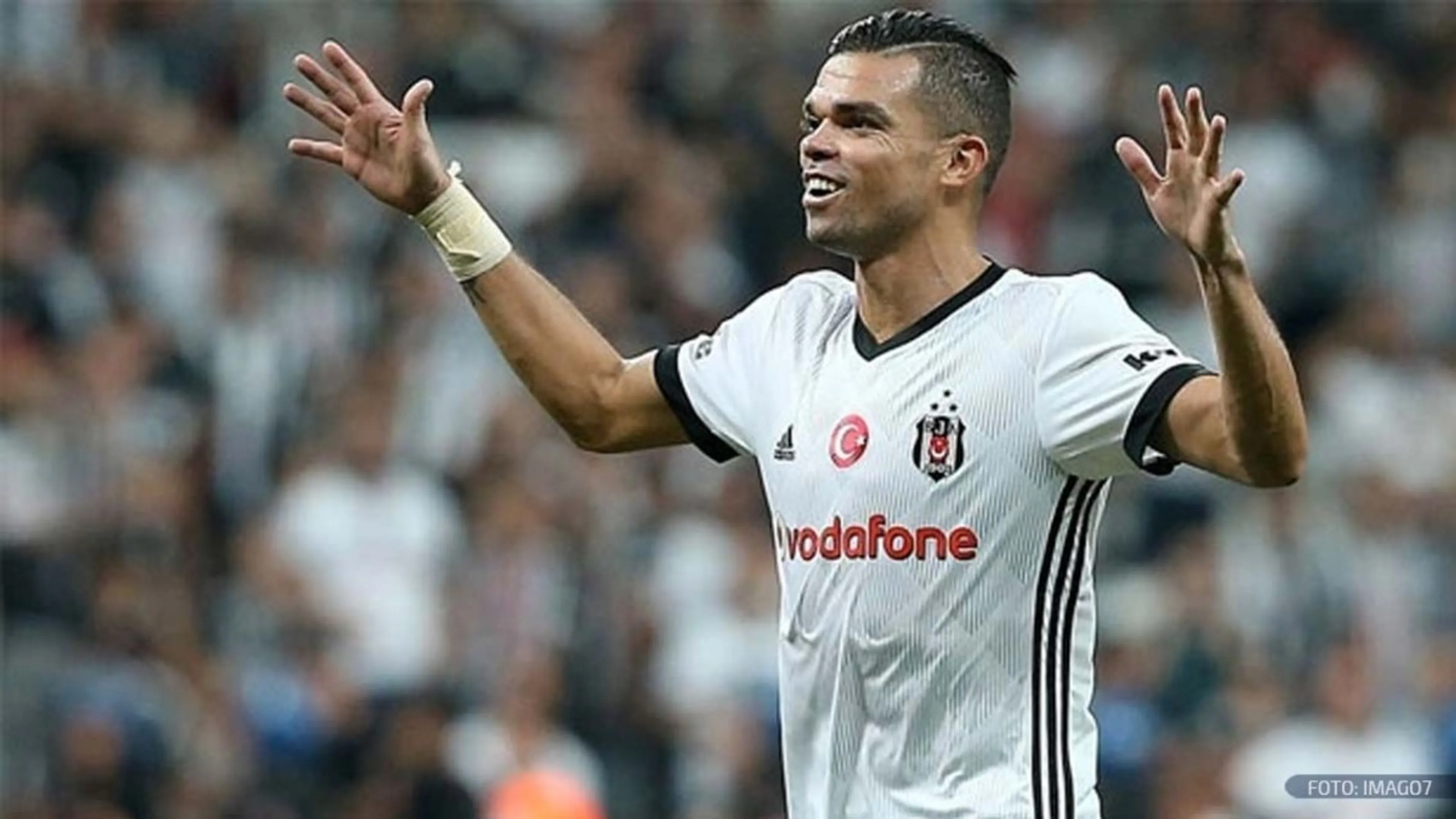 Copertina di Pepe rescinde con il Besiktas e paga gli stipendi ai dipendenti
