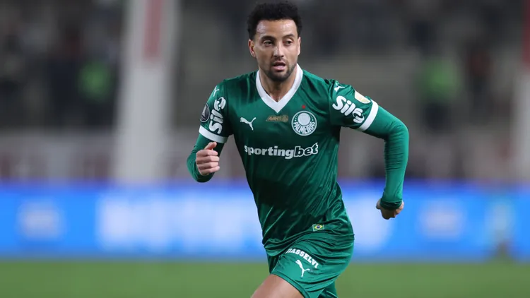 /images/p/e/r/per-universitario-and-palmeiras-conmebol-libertadores-cup-round-of-16-felipe-anderson-of-palmeiras-during-the-conmebol-libertadores-cup-match-round-of-16-first-leg-between-universitario-and-palmeiras-played-at-monumental-u-stadium-on-august-15-2025-in-lima-peru-copyright-xmiguelxmarruffox-xpressinx-mm250815unipal2526186jpg_1756552533108.jpg