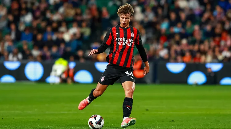 /images/p/e/r/perth-australia-july-31st-2025-christian-comotto-34-milan-with-a-pass-during-the-asia-pacific-pre-season-tour-2025-game-between-ac-milan-vs-perth-glory-at-hbf-park-in-perth-australia-ramiro-larguia-spp-copyright-xramiroxlarguiax-xsppx-spp-en-ralasp-perth-glory-v-ac-milan0162jpg_1754307169123.jpg