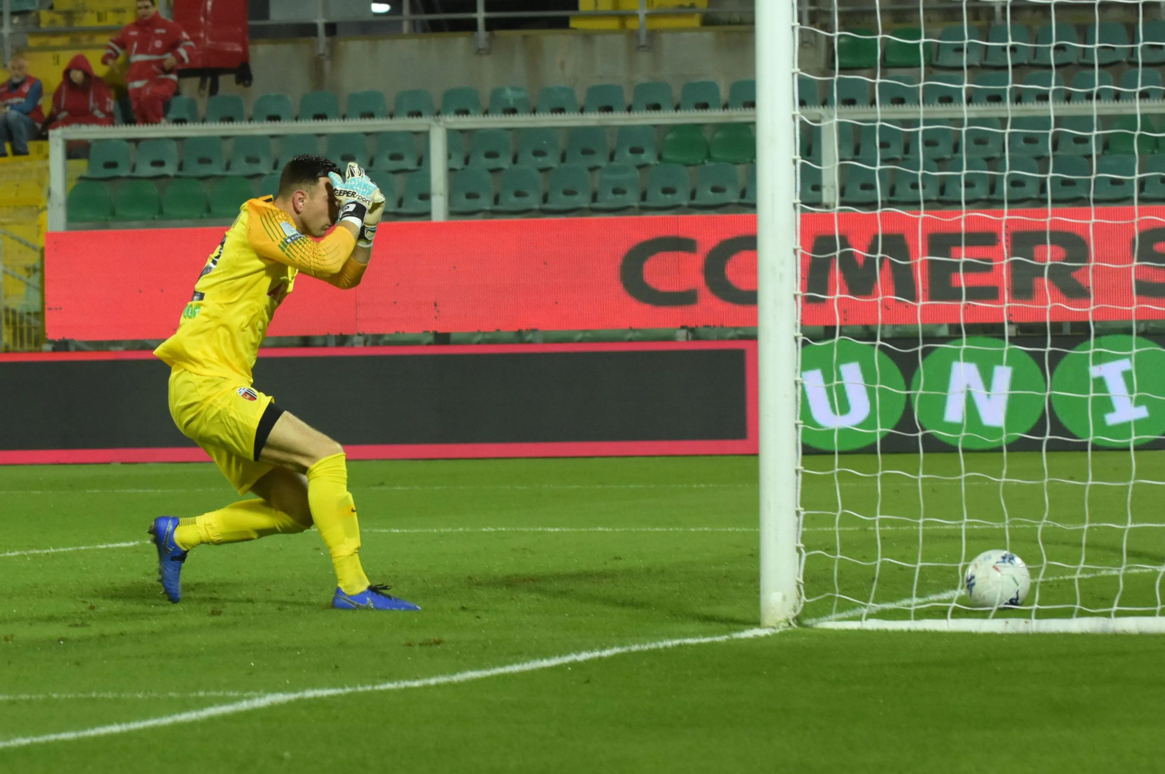 Copertina di L’autogol più incredibile di sempre (VIDEO)
