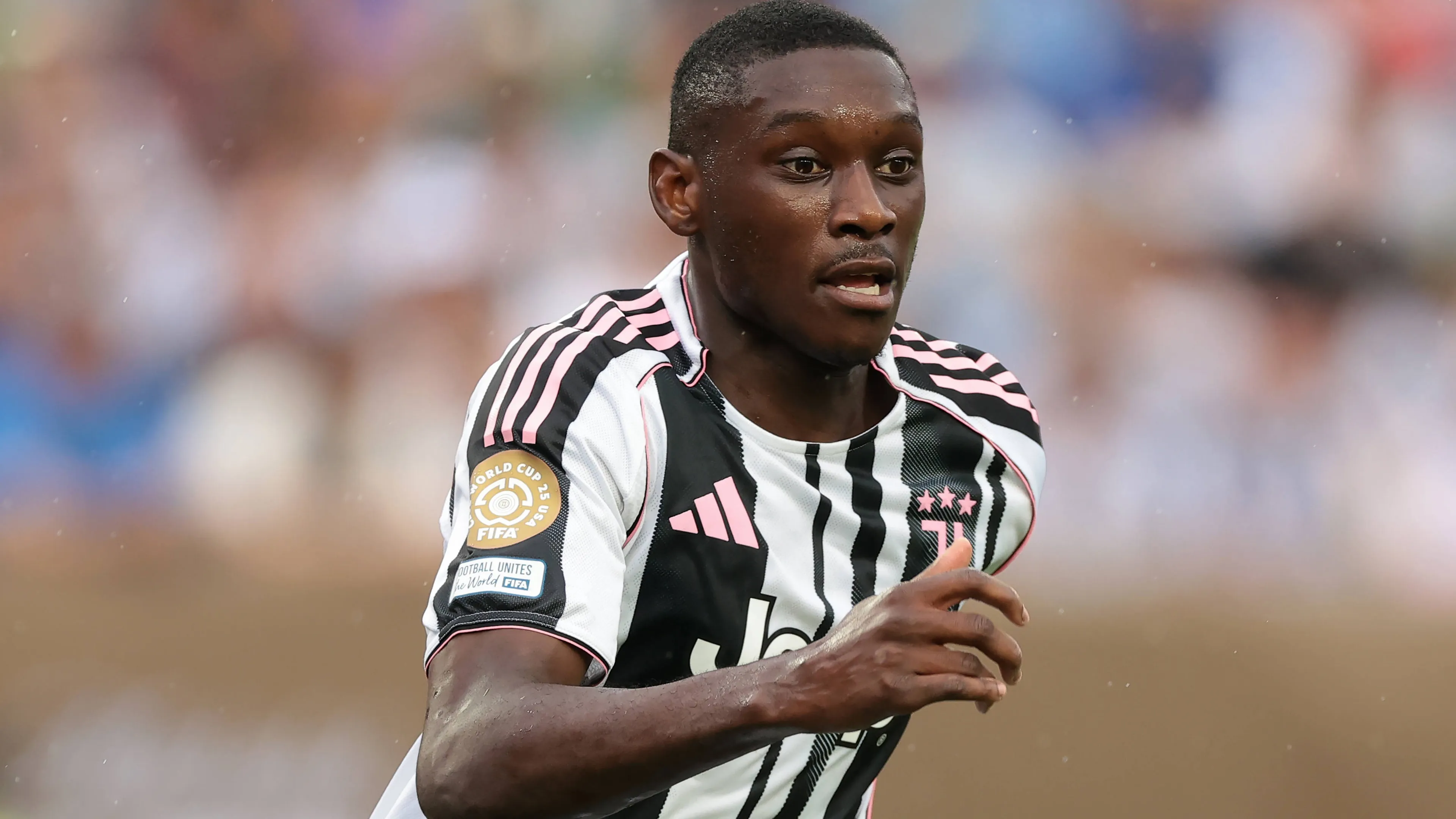 Calciomercato, la Juve non aspetta Vlahovic: tutto su Kolo Muani del Psg
