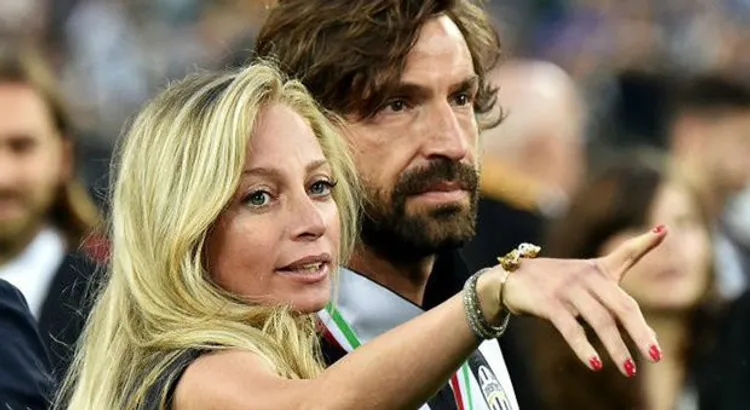 /images/p/i/r/pirlo-bernardeschi.jpg