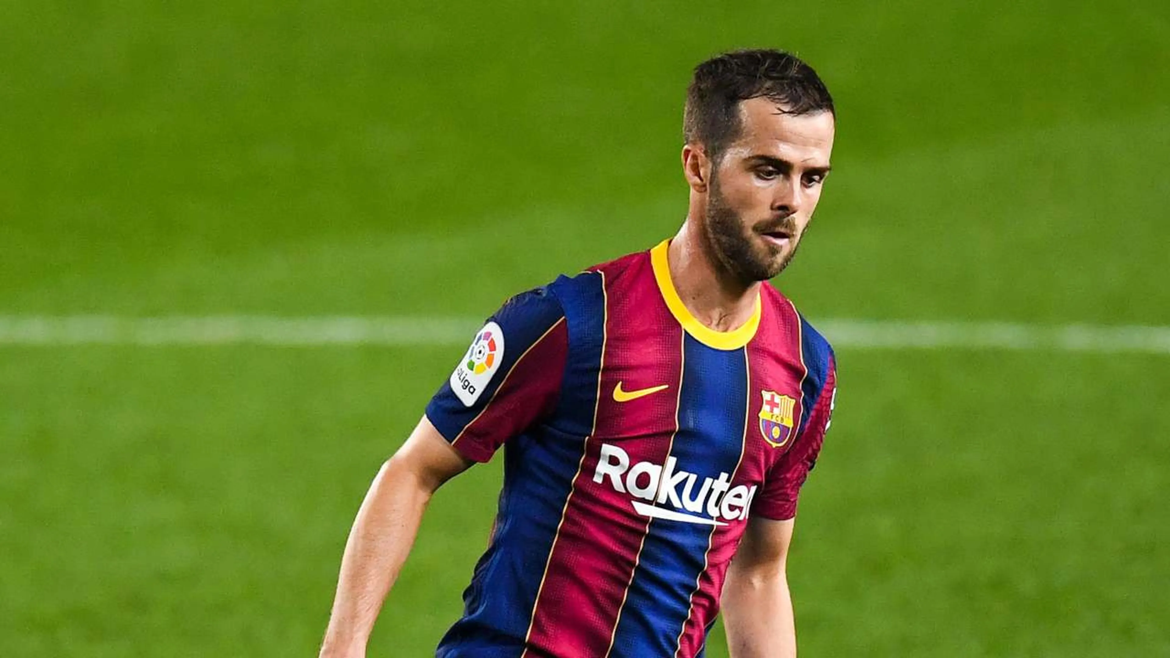 Copertina di Liga, i tifosi incoronano Pjanic…peggior acquisto della stagione