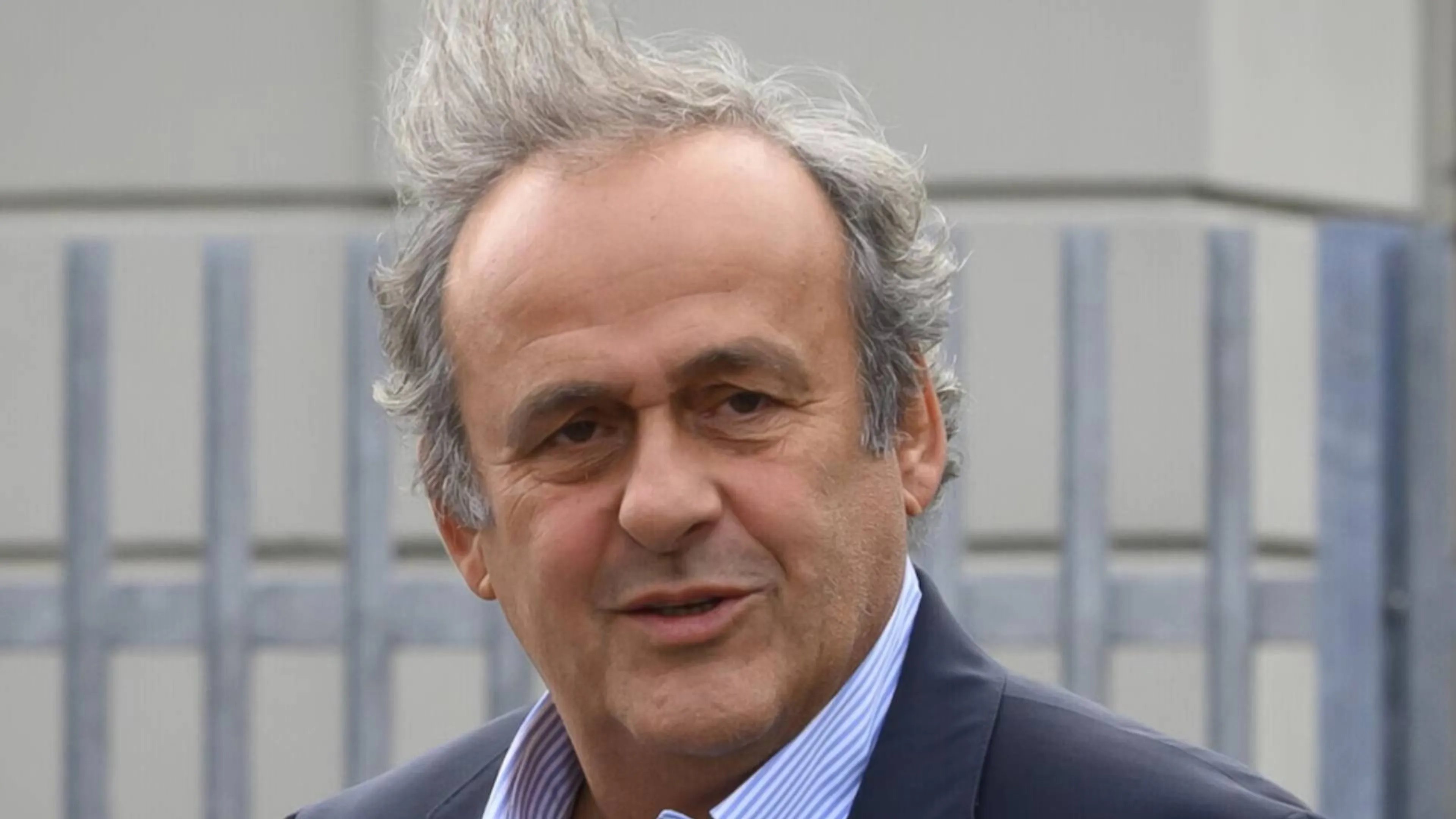 Platini, proposta surreale per rilanciare il calcio: "Giocare in 10"