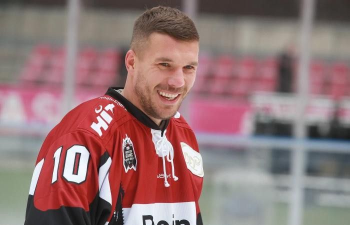 podolski-hockey