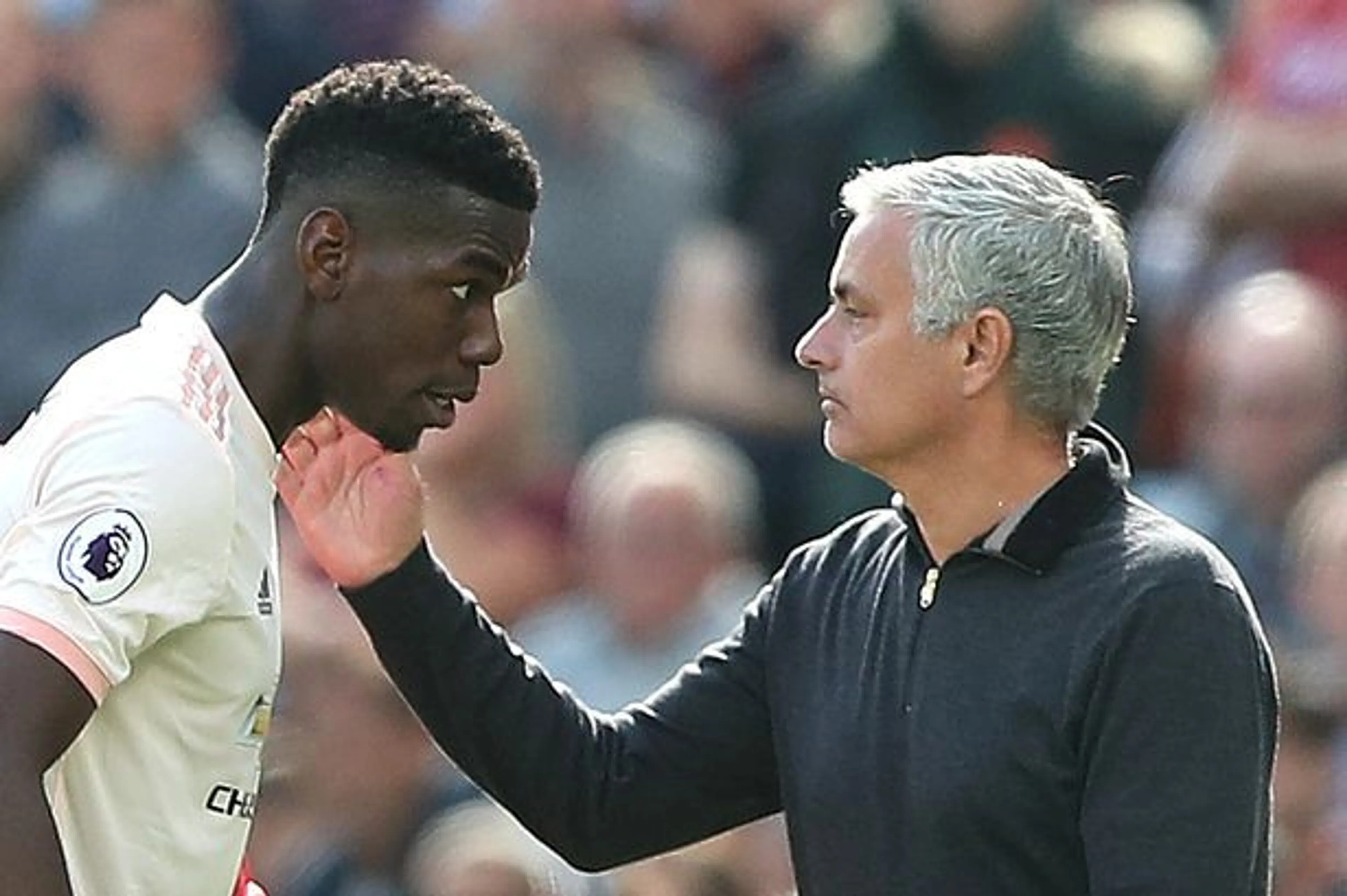 Copertina di Pogba e la rottura con Mourinho: “Mandò una foto a Raiola. Un gesto che non mi è piaciuto”