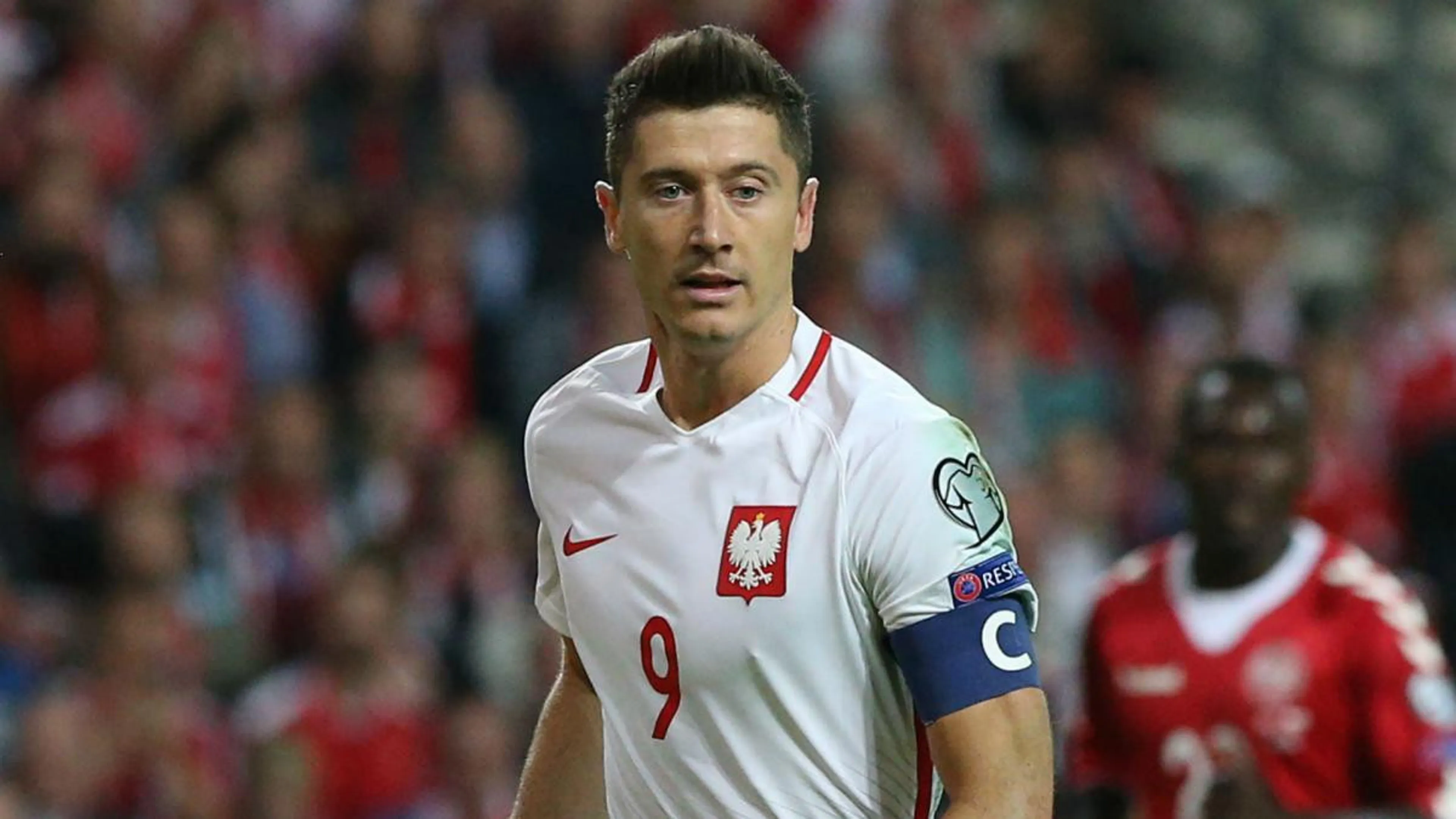 Copertina di Polonia rifiuta di giocare playoff Mondiali con Russia, Lewandowski: “È la decisione giusta”