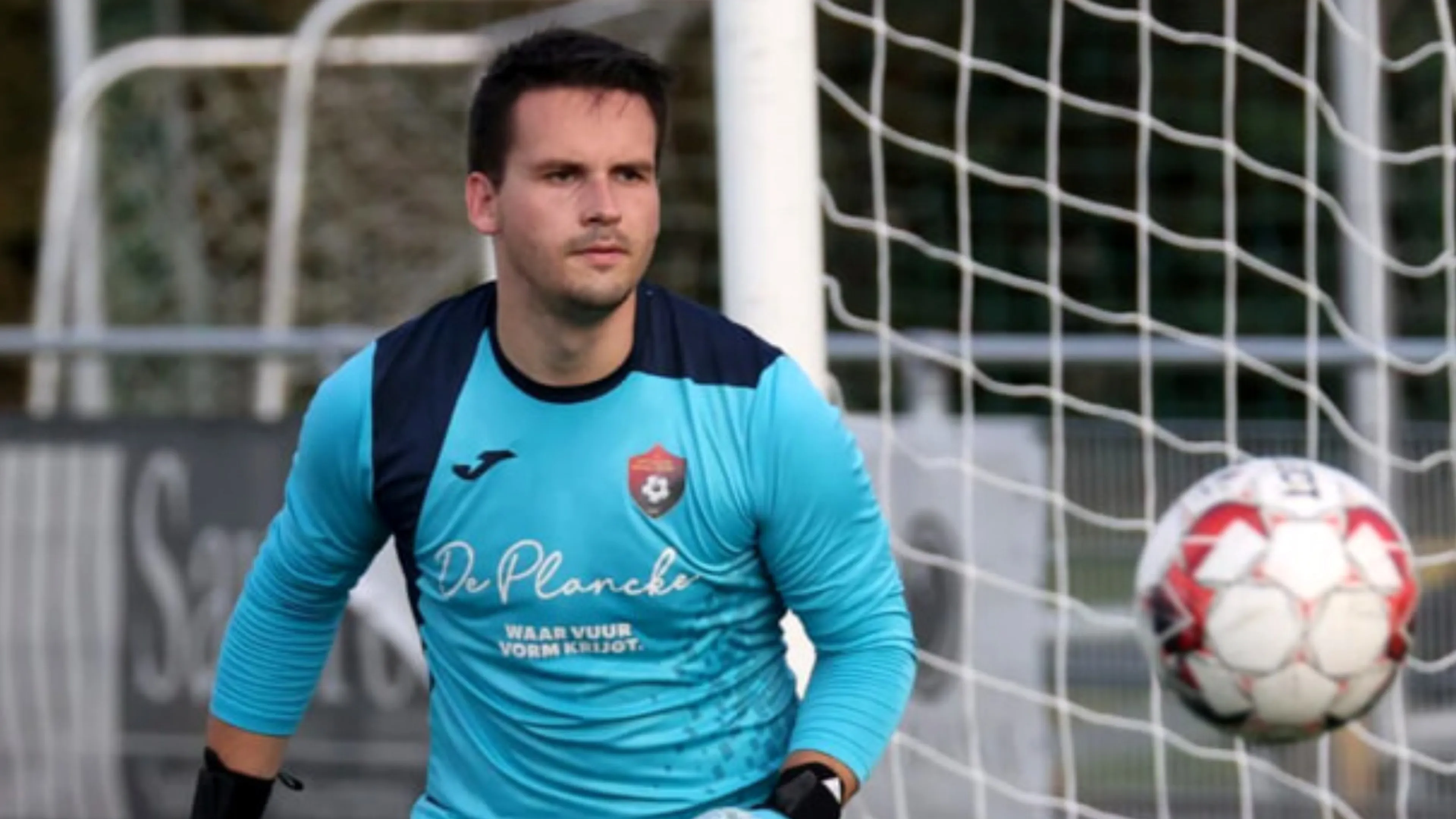 Copertina di Tragedia in campo, para un rigore e si accascia al suolo. Portiere morto a causa di un malore