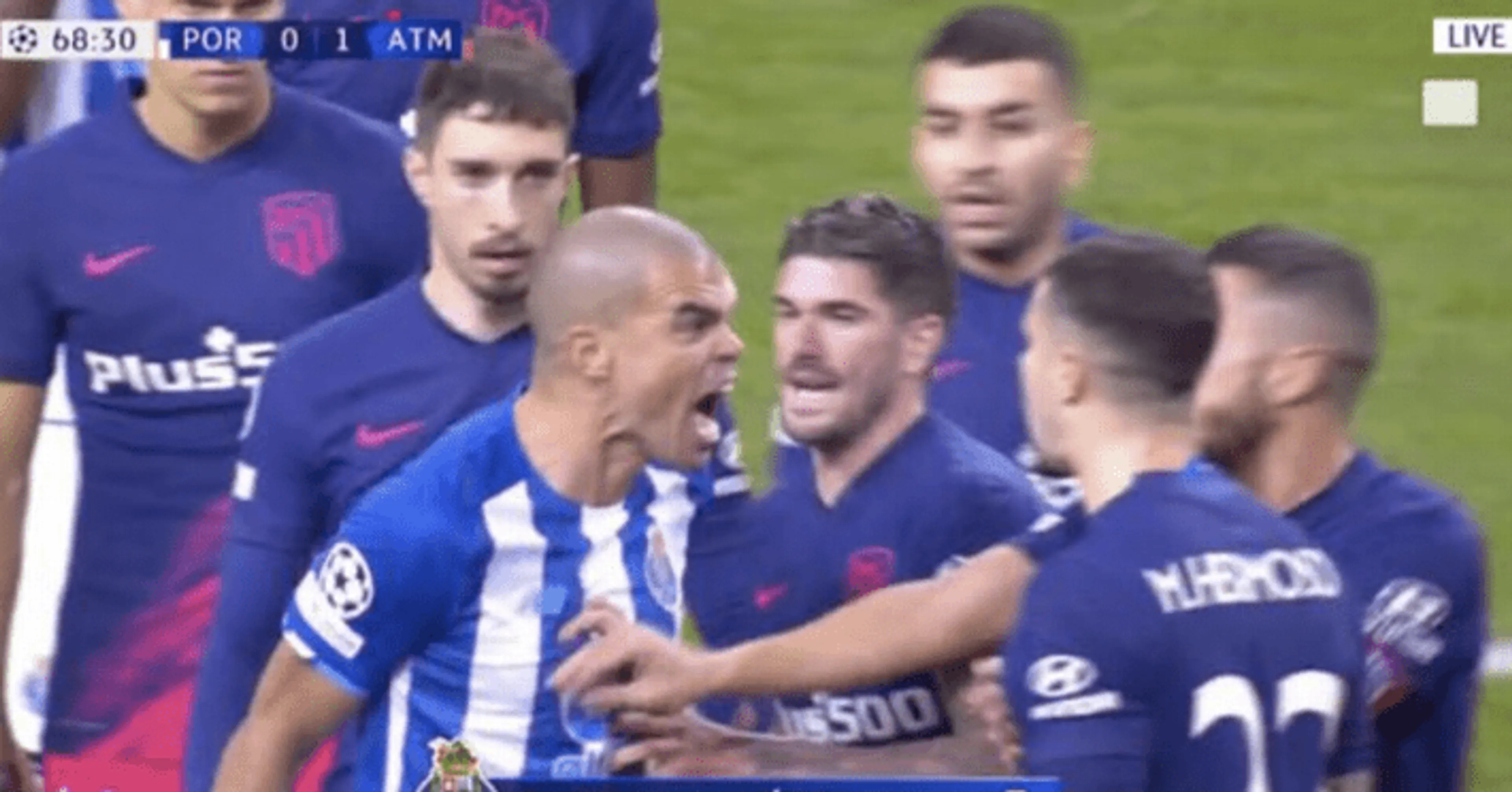 Copertina di Un “sereno” Porto-Atlètico: maxi rissa con 42 uomini coinvolti e 3 espulsi (VIDEO)