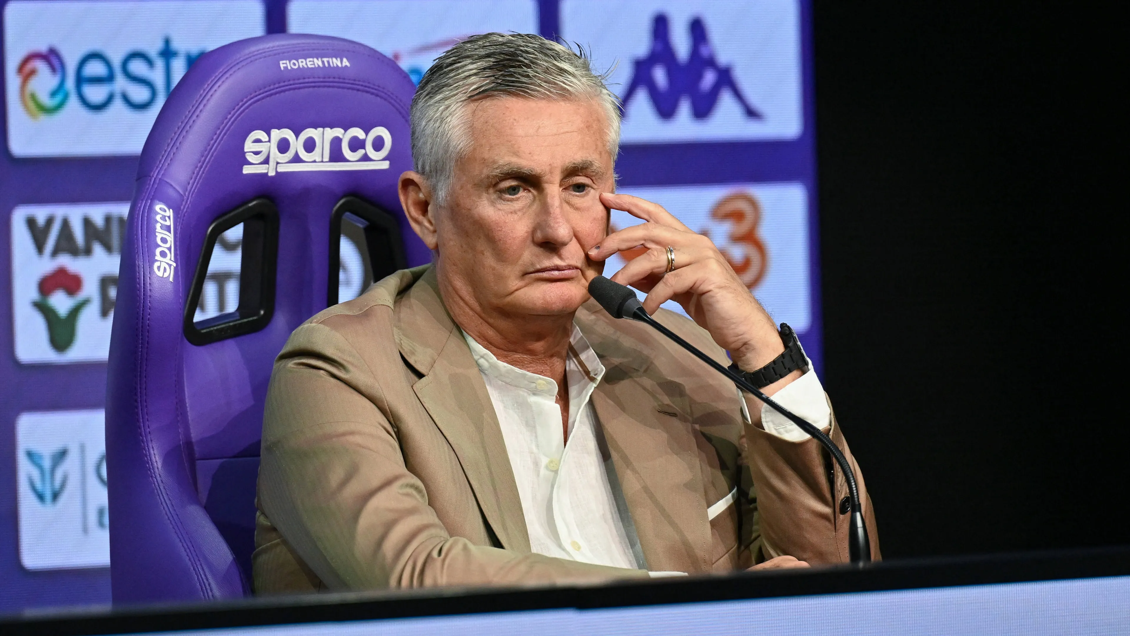 Fiorentina, dal grande ex arriva un siluro: "Sul mercato avrei fatto meglio io giocando a briscola". Messaggio a Pradé?