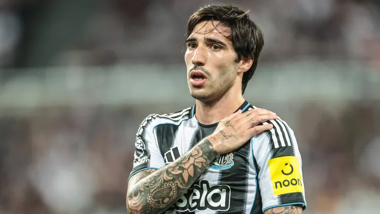 /images/p/r/e/premier-league-newcastle-united-v-liverpool-sandro-tonali-of-newcastle-united-during-the-premier-league-match-newcastle-united-vs-liverpool-at-st-james-s-park-newcastle-united-kingdom-25th-august-2025-photo-by-mark-cosgrove-news-images-newcastle-st-james-s-park-tyne-and-wear-united-kingdom-copyright-xmarkxcosgrove-newsximagesxjpg_1756196399982.jpg