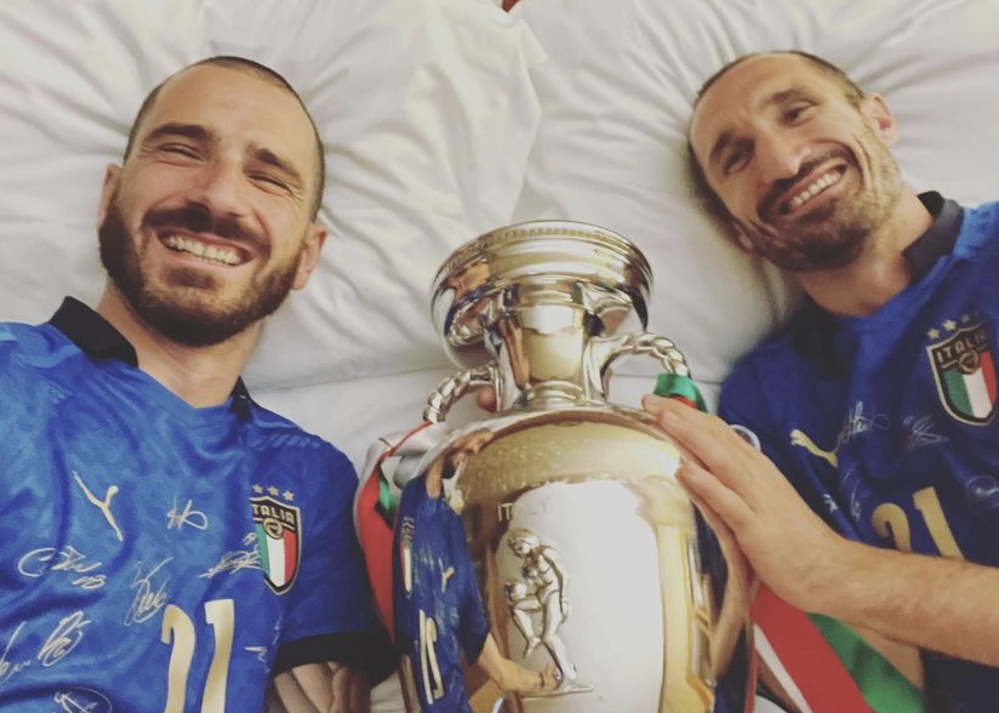 Copertina di Proposta dalla Spagna, Pallone d’Oro congiunto per Bonucci e Chiellini