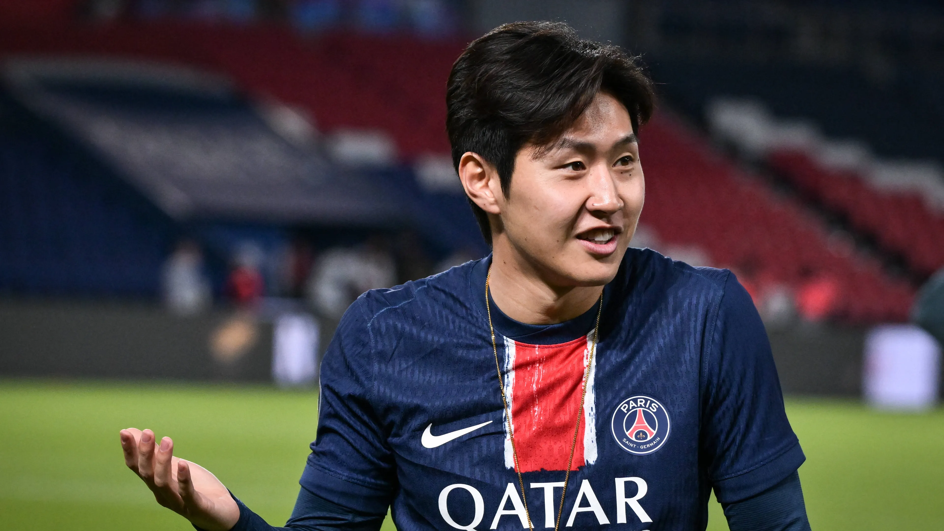 Copertina di PSG celebrates 2024 2025 Ligue 1 trophy FA Paris Saint Germain s midfielder Lee Kang in reacts as Paris Saint Germain s players celebrate during the 2024 2025 Ligue 1 trophy ceremony following the French L1 football match between Paris Saint Germain and AJ Auxerre at the Parc des Princes stadium in Paris on May 17 2025 Photo by Firas Abdullah ABACAPRESS COM Paris le de France France Copyright xAbdullahxFiras ABACAx