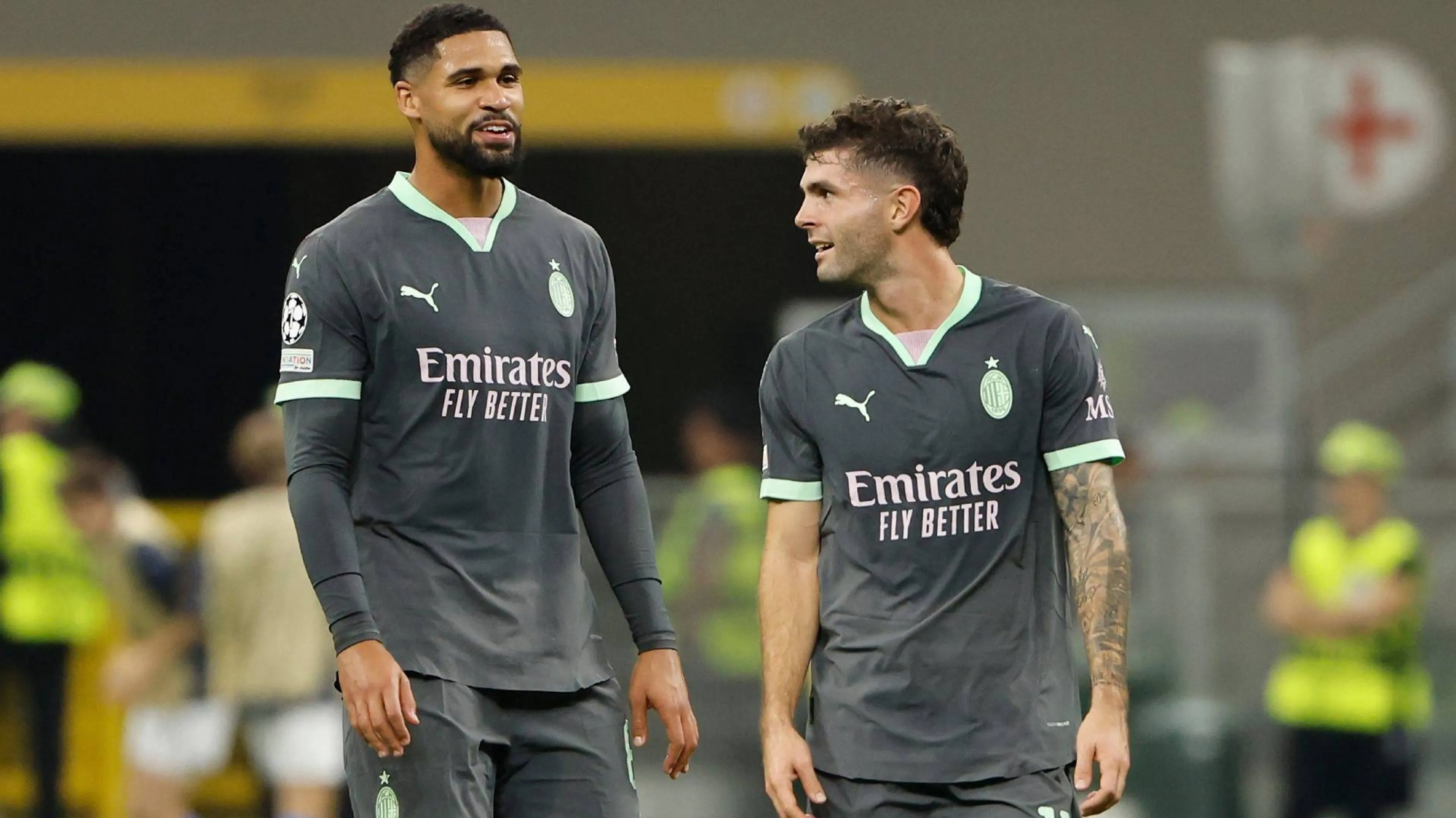 Copertina di Pulisic entra nella storia del Milan con il gol olimpico: il primo nella storia del club