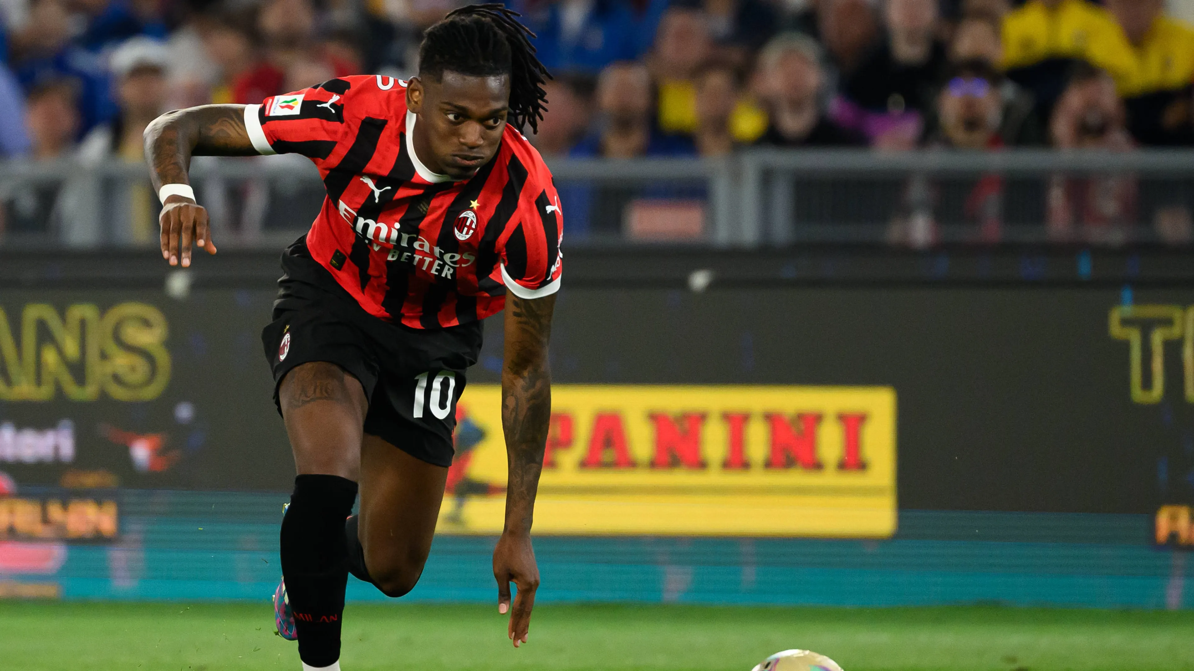 Il Milan fissa il prezzo folle per Rafael Leao: big d'Europa avvertite