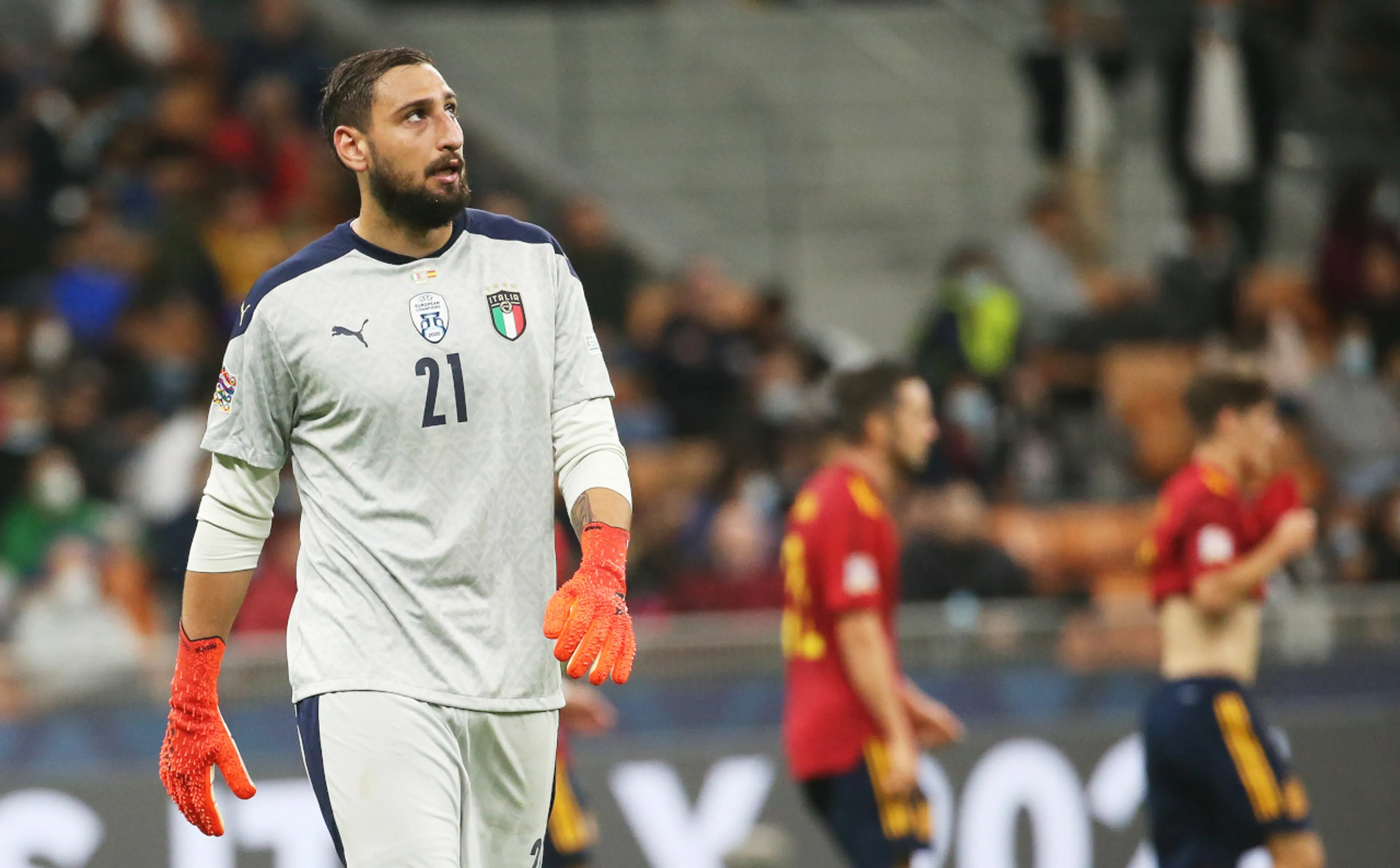 Copertina di Fischi a Donnarumma, Raiola attacca: “Disgustato. Perché il Milan non lo ha difeso?”