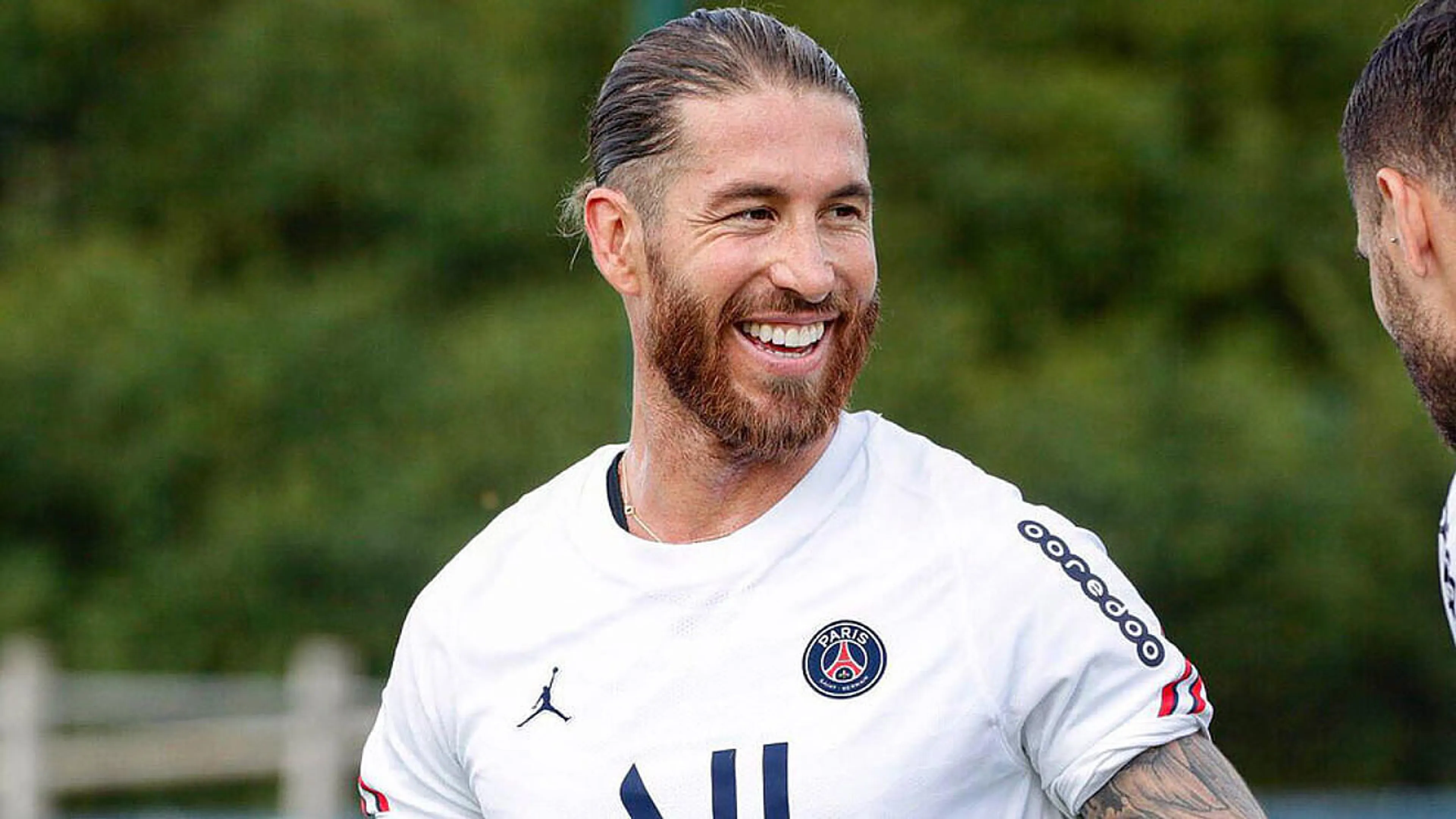 Copertina di Sergio Ramos, luce in fondo al tunnel: il PSG svela quando ritornerà
