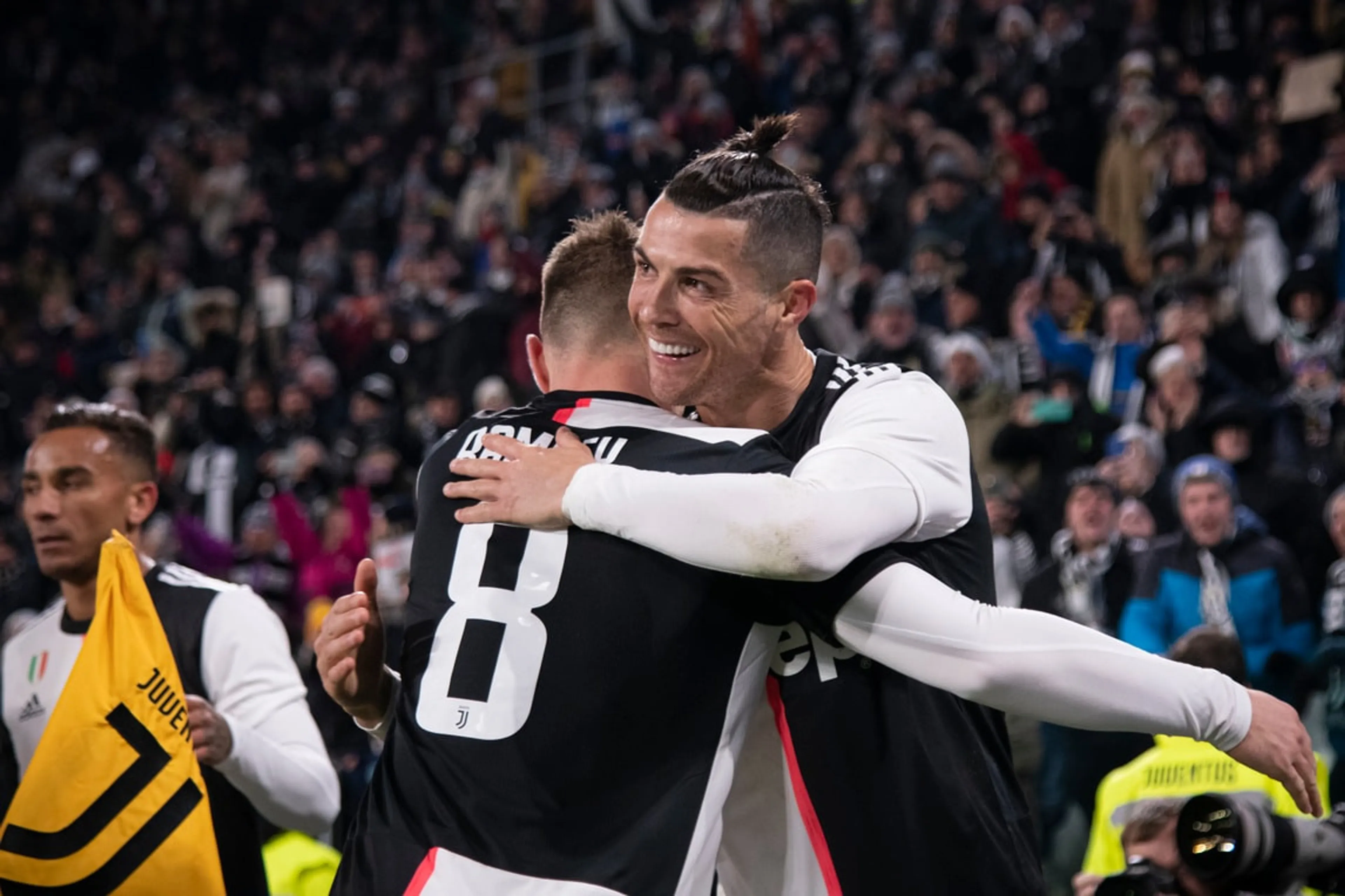 Copertina di Ramsey e la “chioccia” Cristiano Ronaldo: “Al mio primo allenamento alla Juve…”