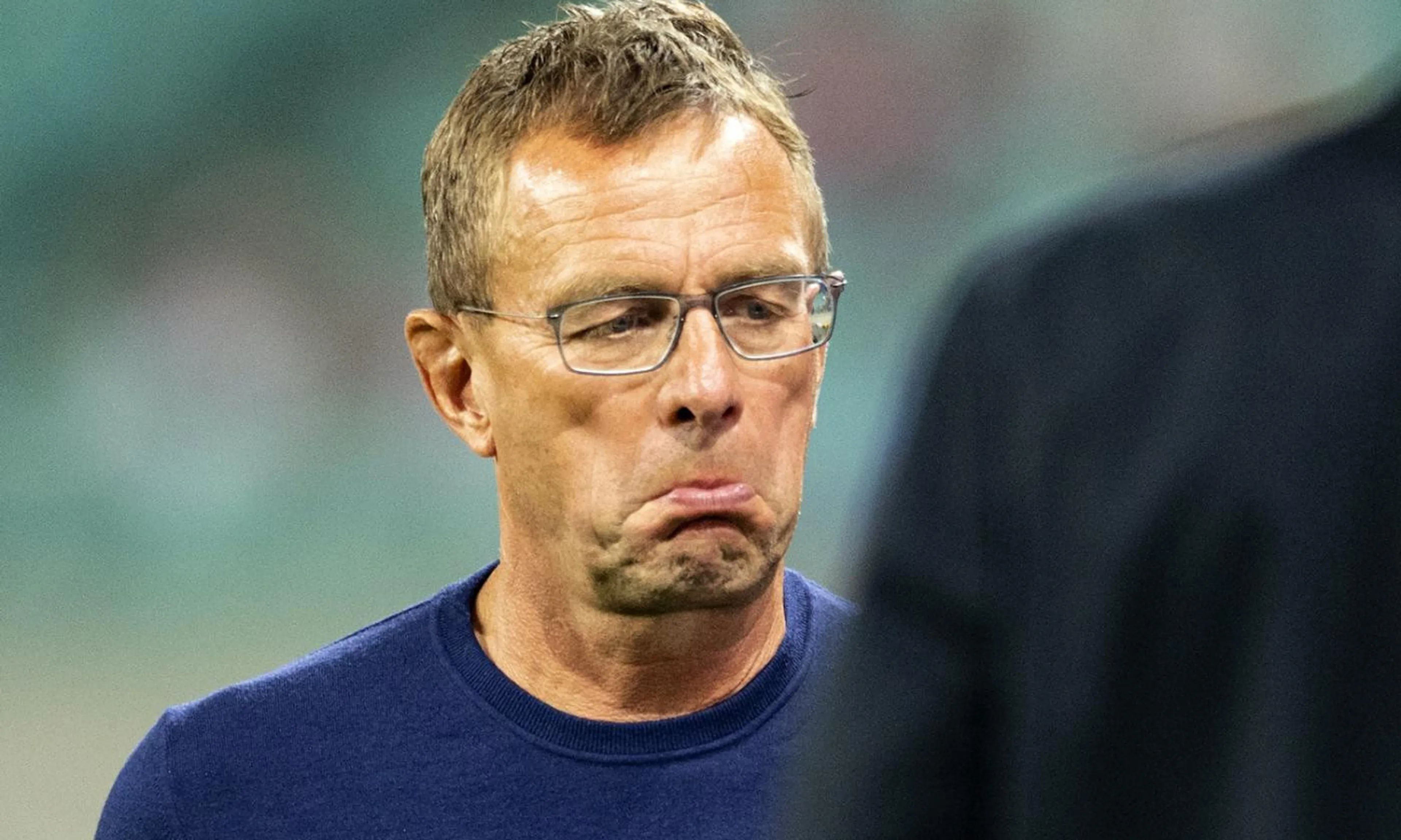 Copertina di Rangnick va a Carrington ma i giocatori non si presentano: aveva dato giorno libero e si era dimenticato