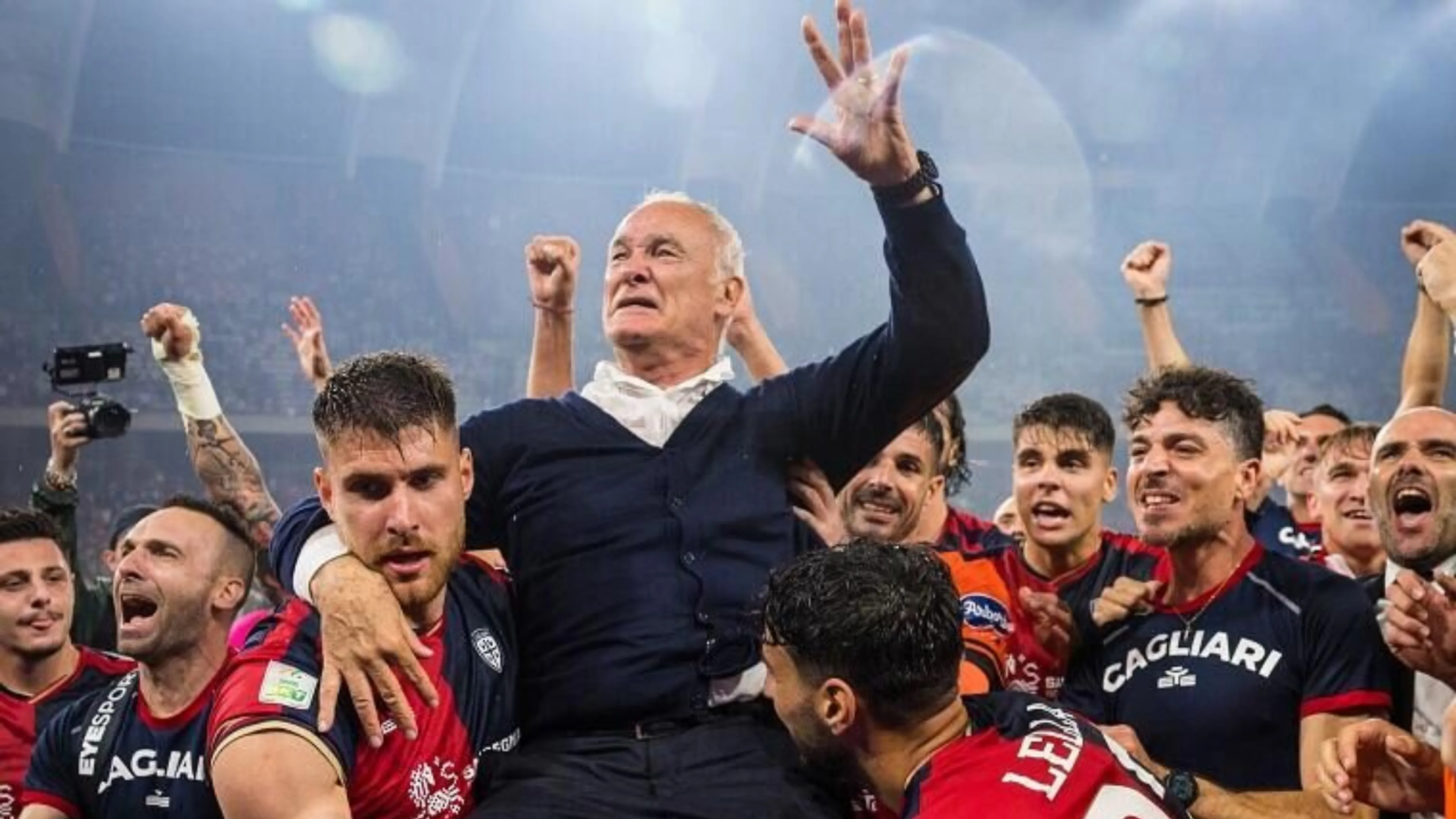 Copertina di Clamoroso Ranieri, Cagliari urla: "Traditore!"