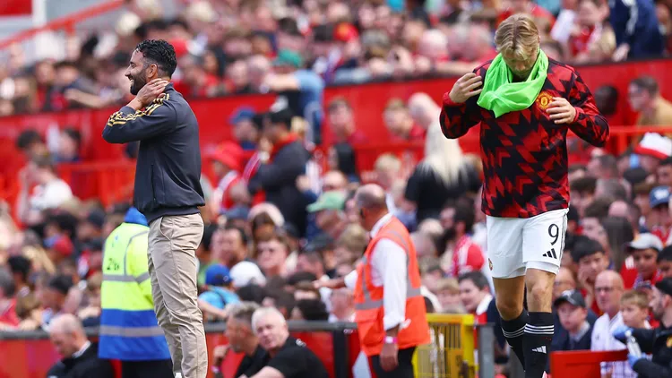 /images/r/a/s/rasmus-hojlund-of-manchester-united-manu-warms-up-on-the-touchline-next-to-manager-ruben-amorim-manchester-united-v-fiorentina-pre-season-friendly-football-old-trafford-manchester-uk-09-aug-2025manchester-old-trafford-united-kingdom-editorial-use-only-no-use-with-unauthorised-audio-video-data-fixture-lists-club-league-logos-or-live-services-online-in-match-use-limited-to-120-images-no-video-emulation-no-use-in-betting-games-or-single-club-league-player-publications-copyright-xmattxwest-shutterstockx-15433742dojpg_1756473344634.jpg