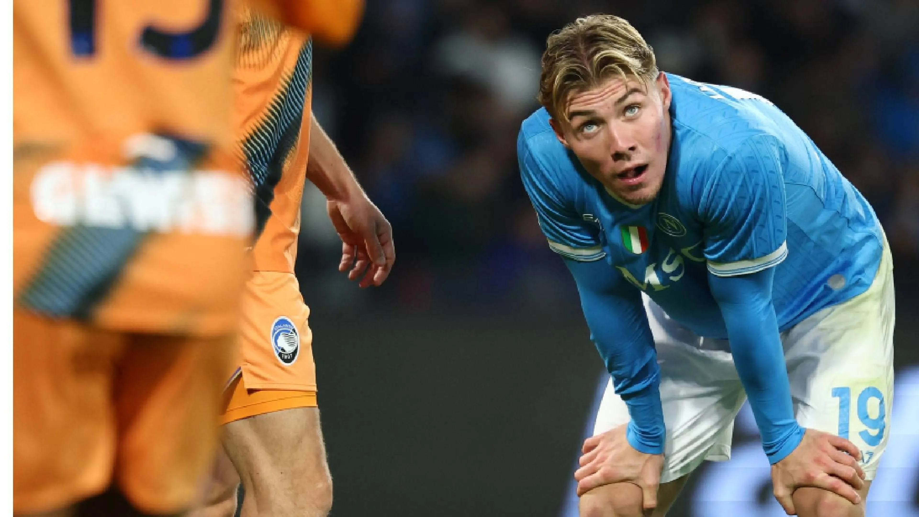 Rasmus Hojlund con la maglia del Napoli