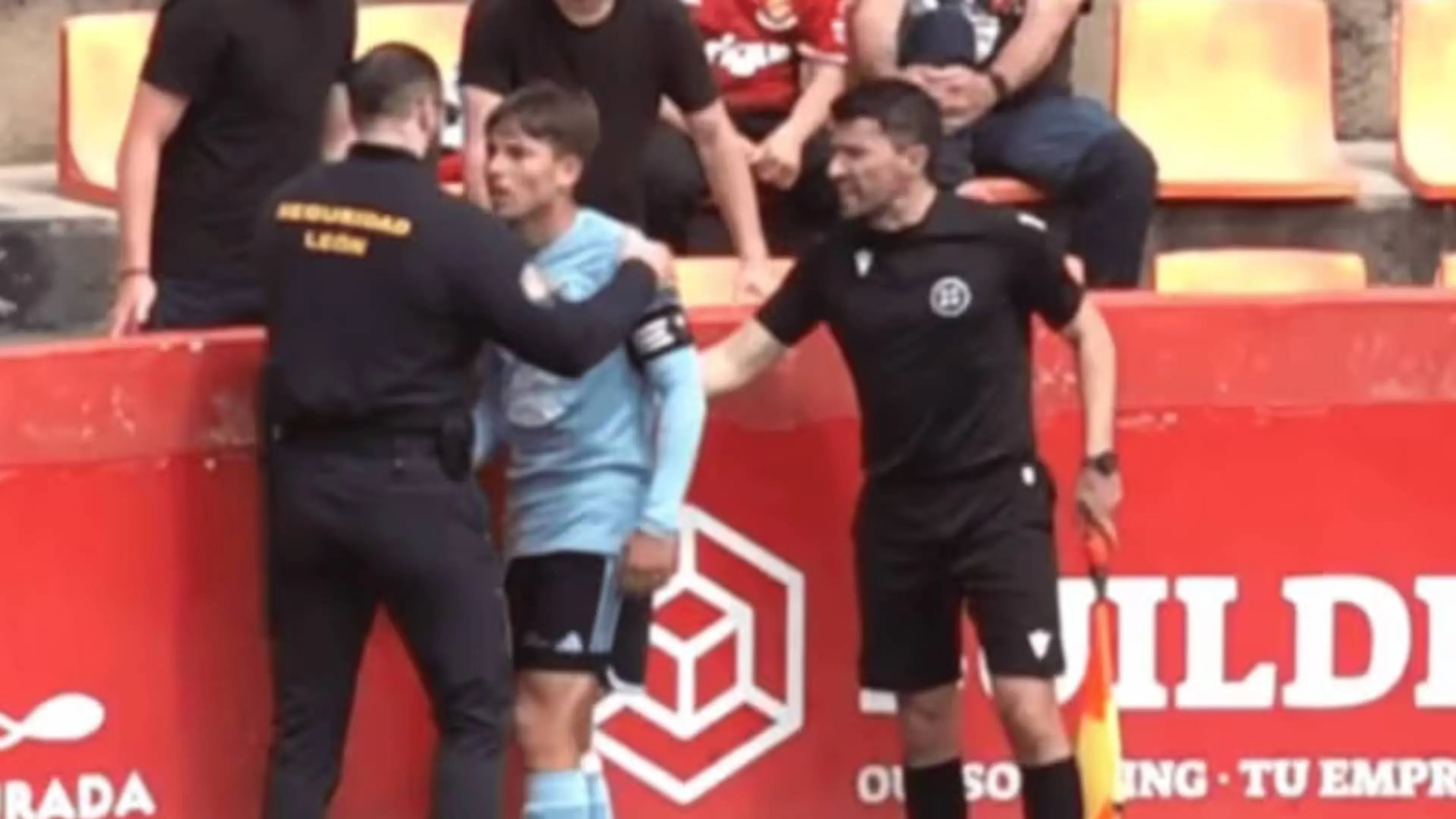 Spagna, Raul Blanco provocato e infastidito dai tifosi: "Episodio che mina i principi del calcio"