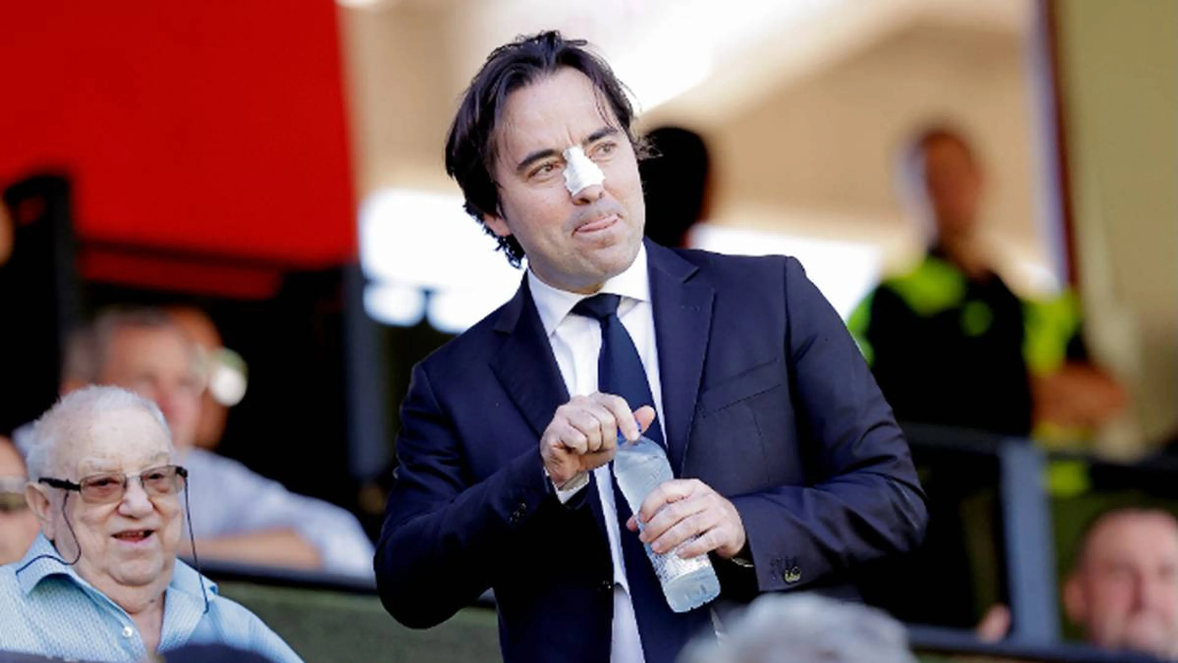 Copertina di Rayo Vallecano, finisce a pugni tra il presidente e l’agente di De Tomas: i due si accusano a vicenda