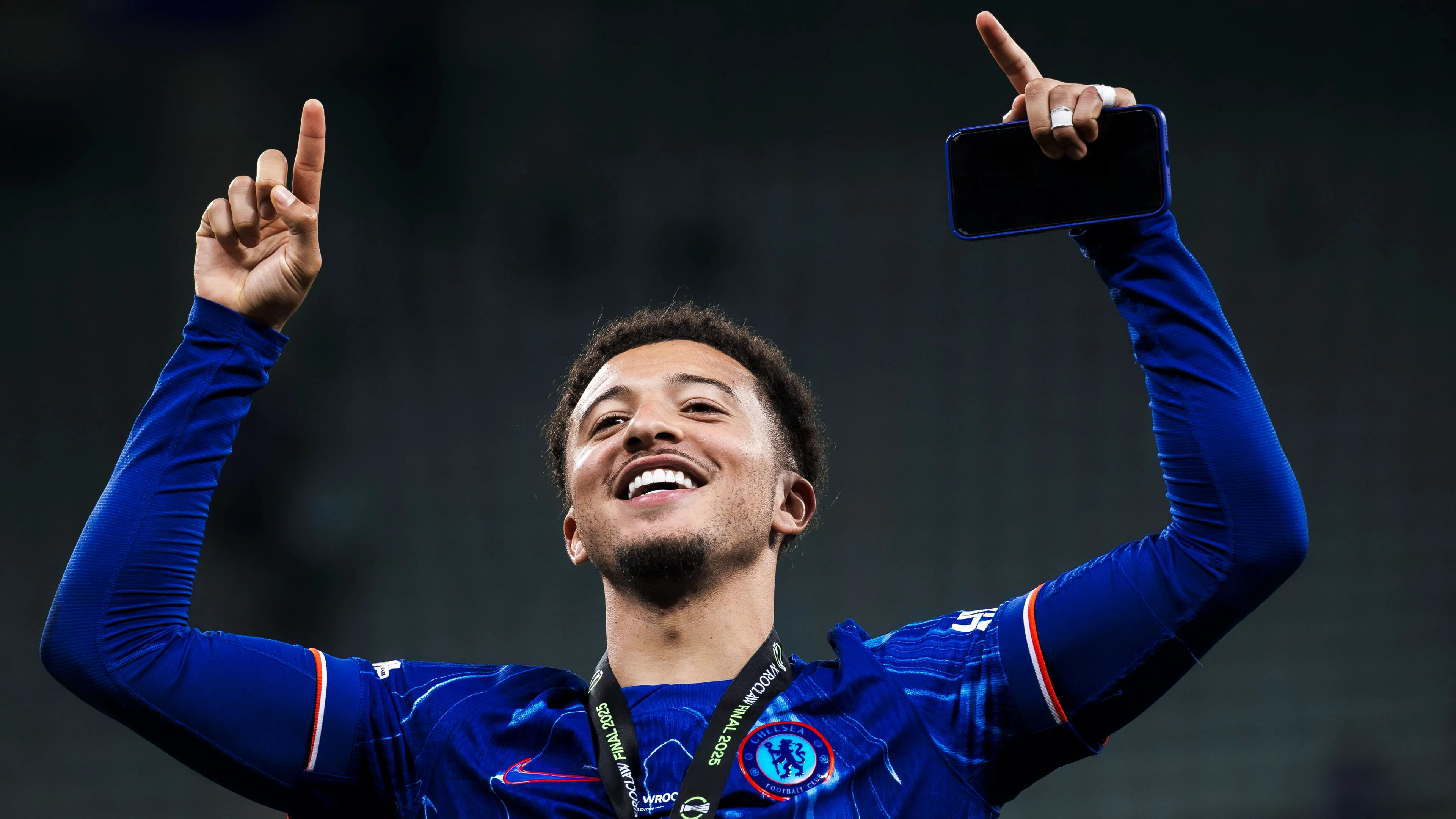 Calciomercato Juventus, non solo Vlahovic: proposto scambio Douglas Luiz-Sancho al Manchester United