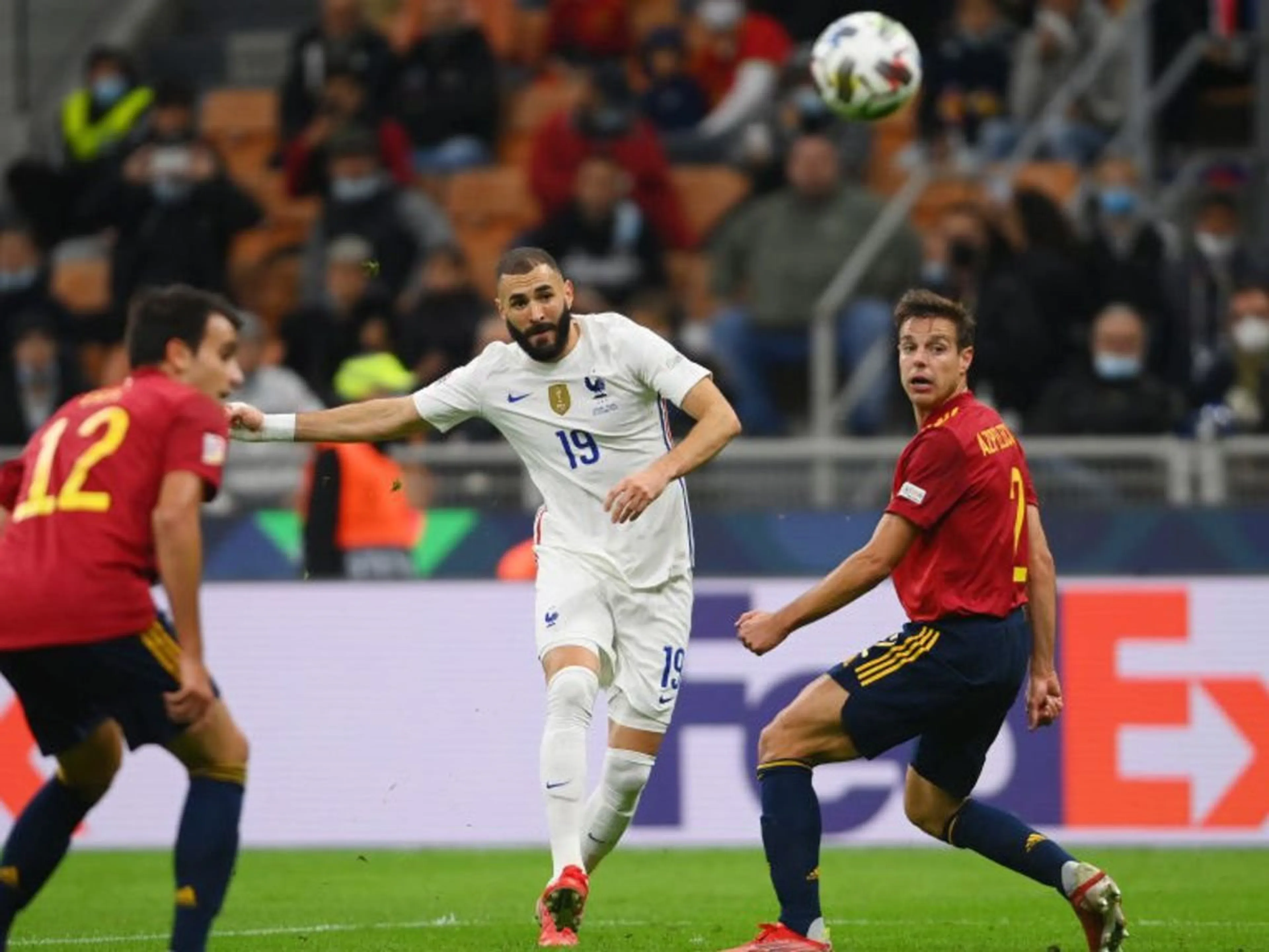 Copertina di Real Madrid festeggia gol della Francia di Benzema e chiede Pallone d’Oro, polemiche in Spagna