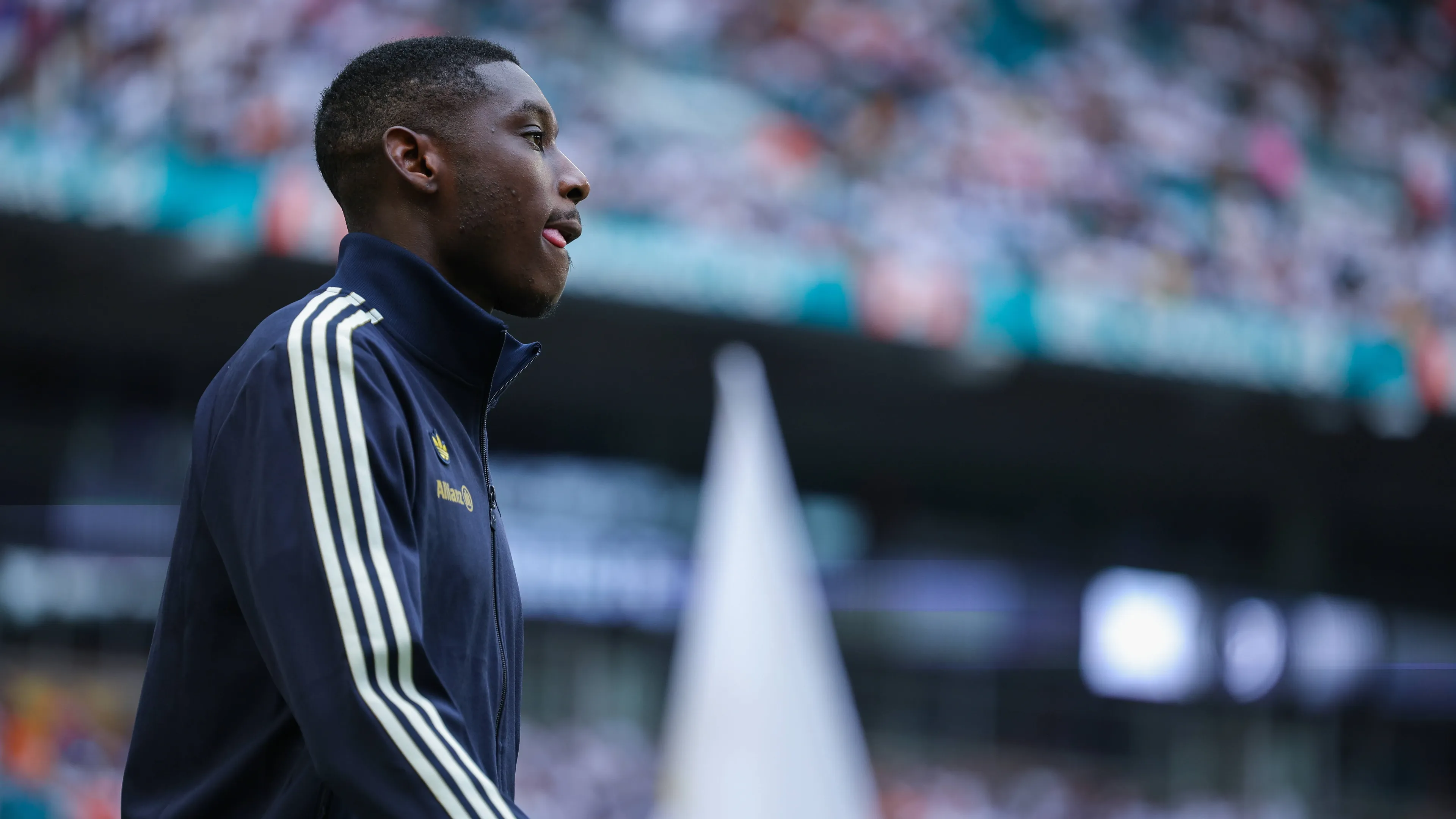 Calciomercato Juventus, la cessione di un difensore per arrivare a Kolo Muani? Il piano dei bianconeri