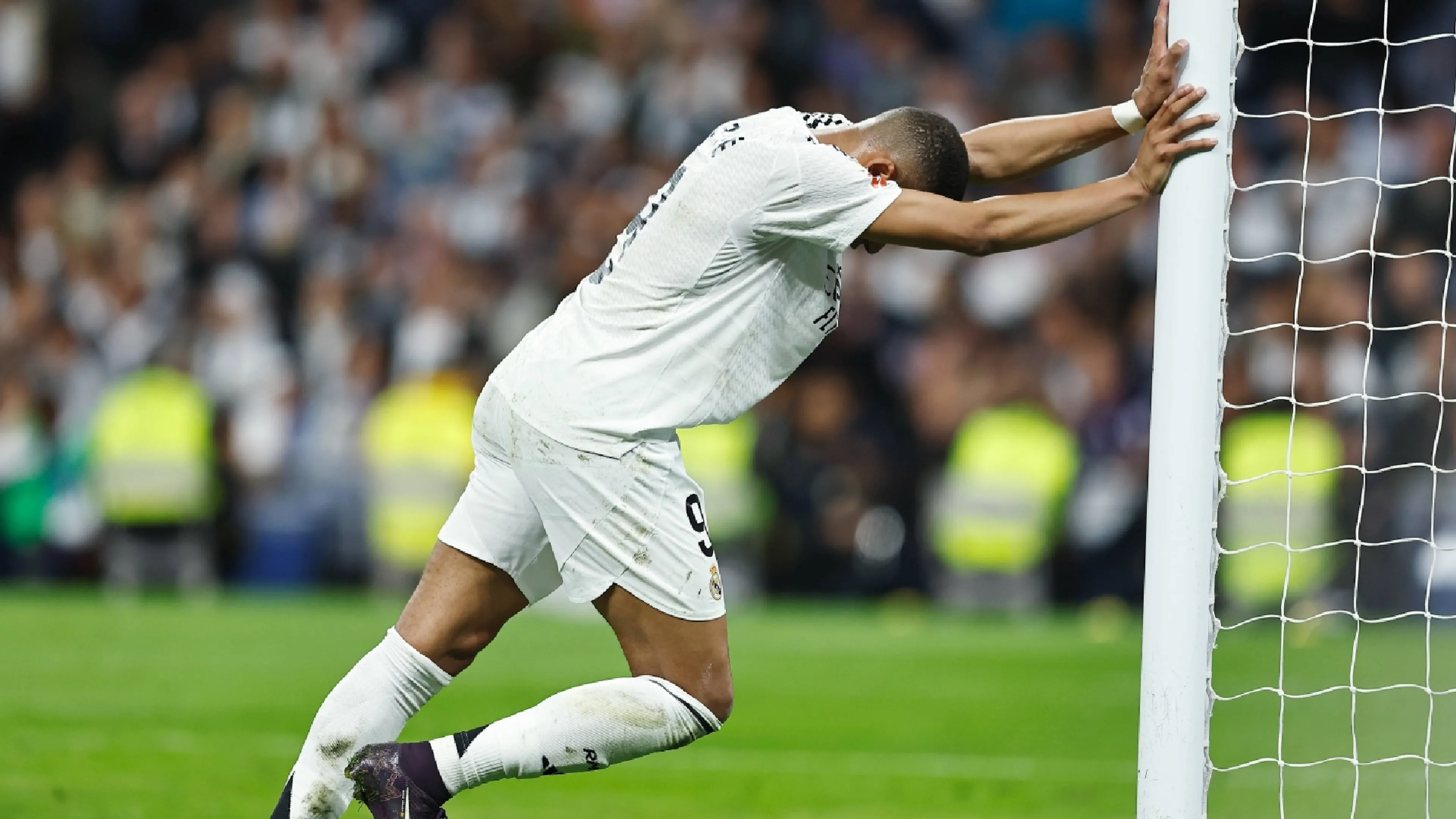 Real Madrid, paura Mbappé: l'attaccante ricoverato d'urgenza in ospedale