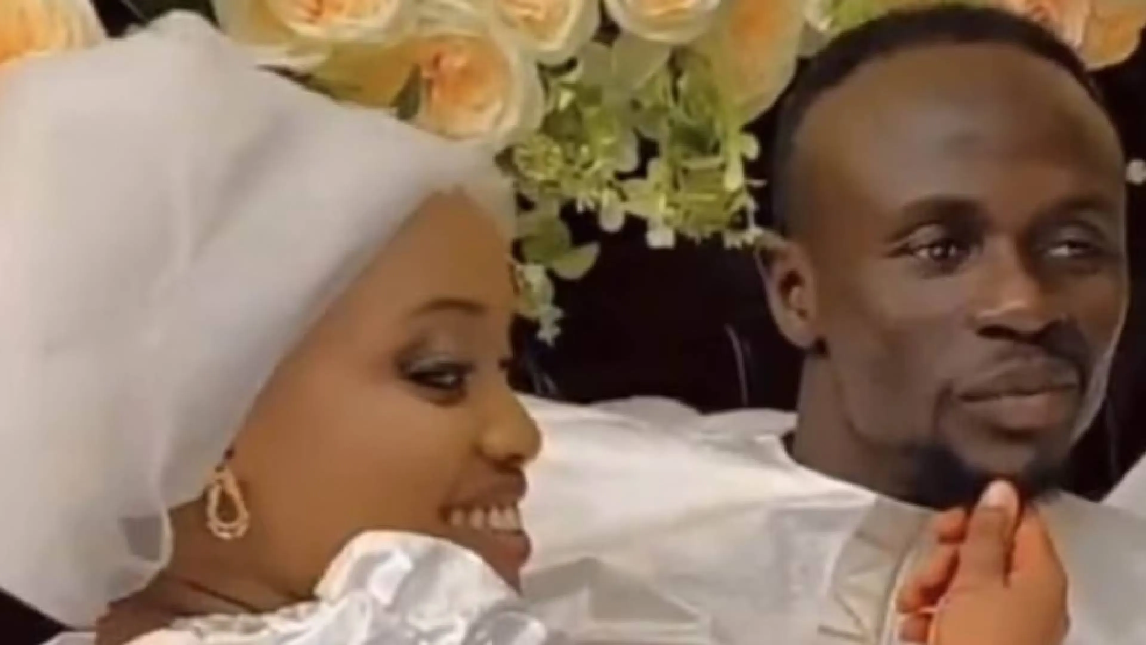 Copertina di Matrimonio Manè, i retroscena di una relazione "non convenzionale" svelati dal padre della sposa