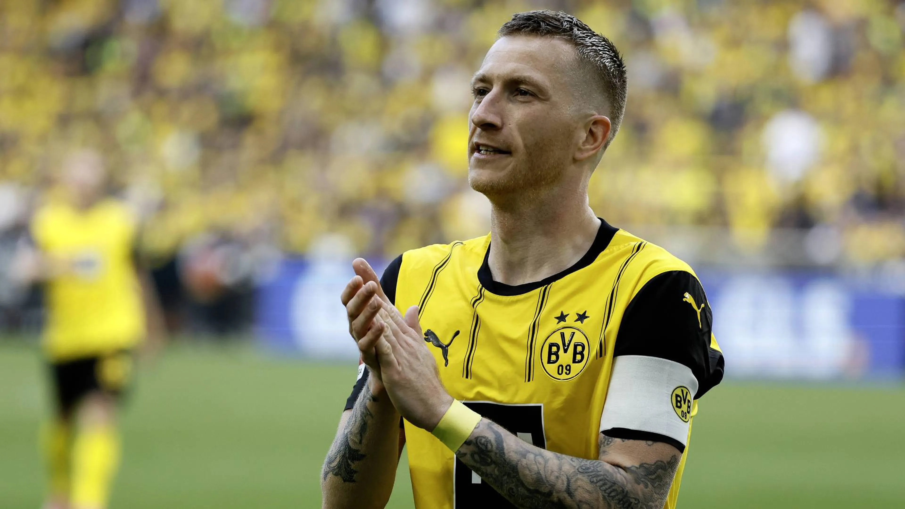 Reus offre una birra ai tifosi del Borussia Dortmund. Il conto è esagerato (FOTO)