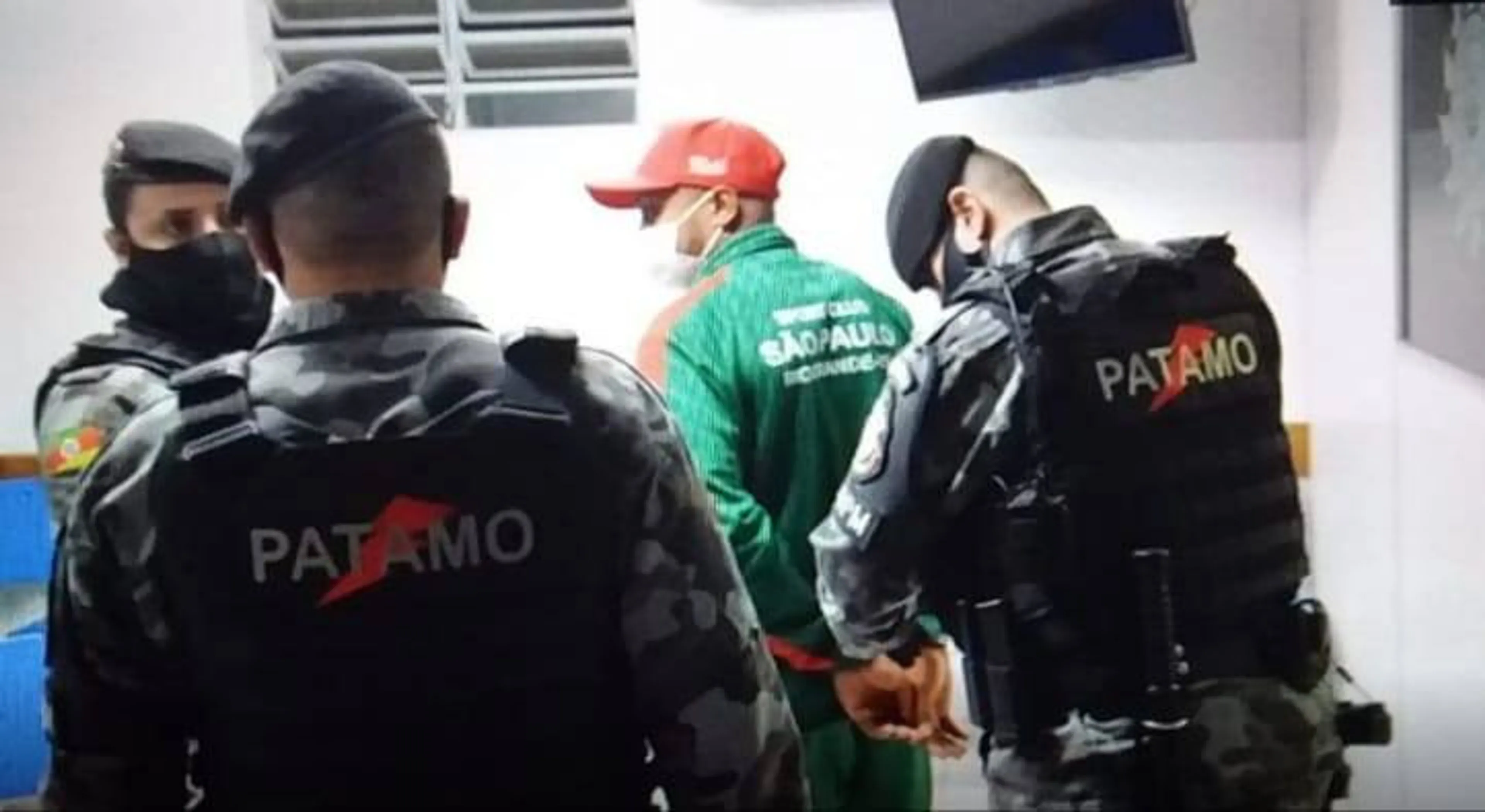 Copertina di Follia in Brasile, aggressione brutale all’arbitro dopo ammonizione: arrestato Ribeiro