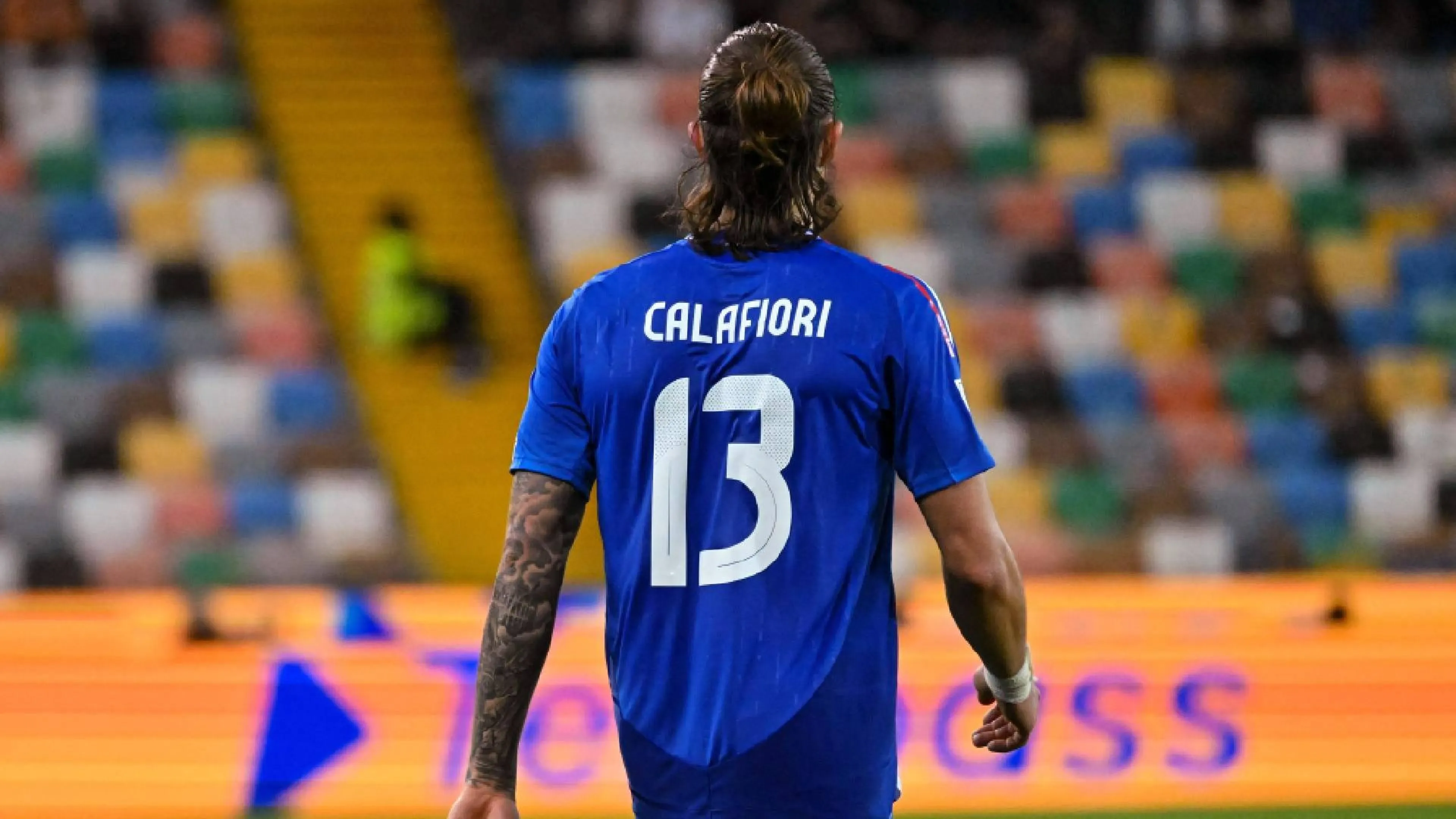 Riccardo Calafiori con la maglia dell'Italia