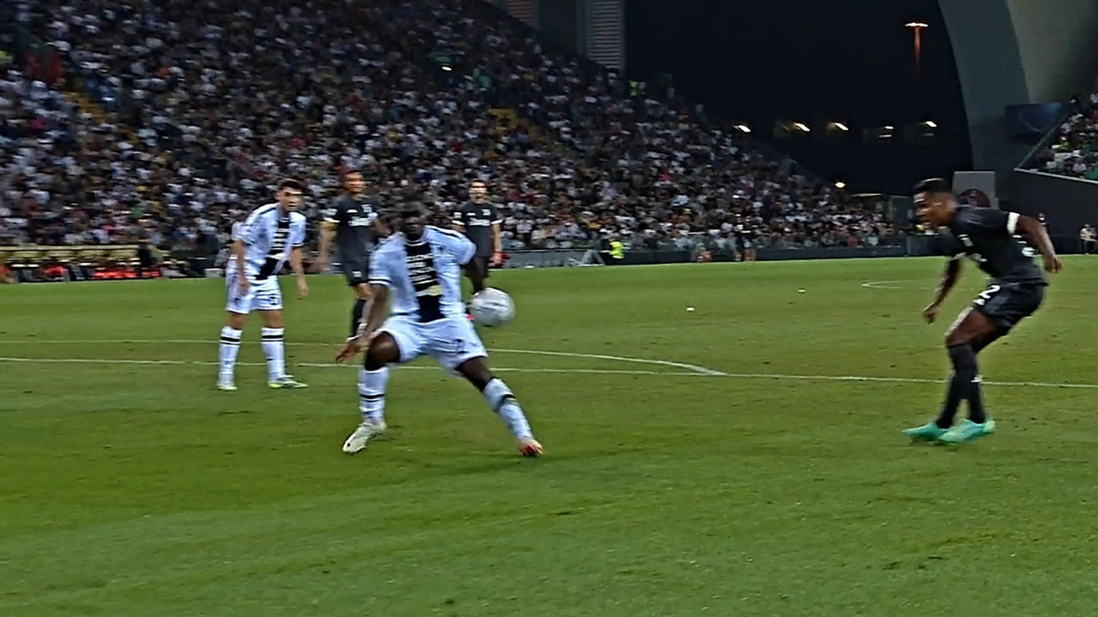 Copertina di È polemica sul rigore dato alla Juve: la ricostruzione degli esperti di moviola