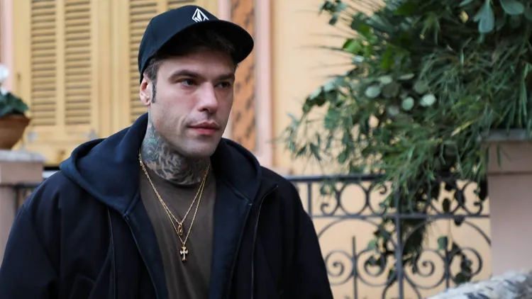 /images/r/i/s/Rissa-tra-Fedez-e-Blur-in-Kings-League.jpg