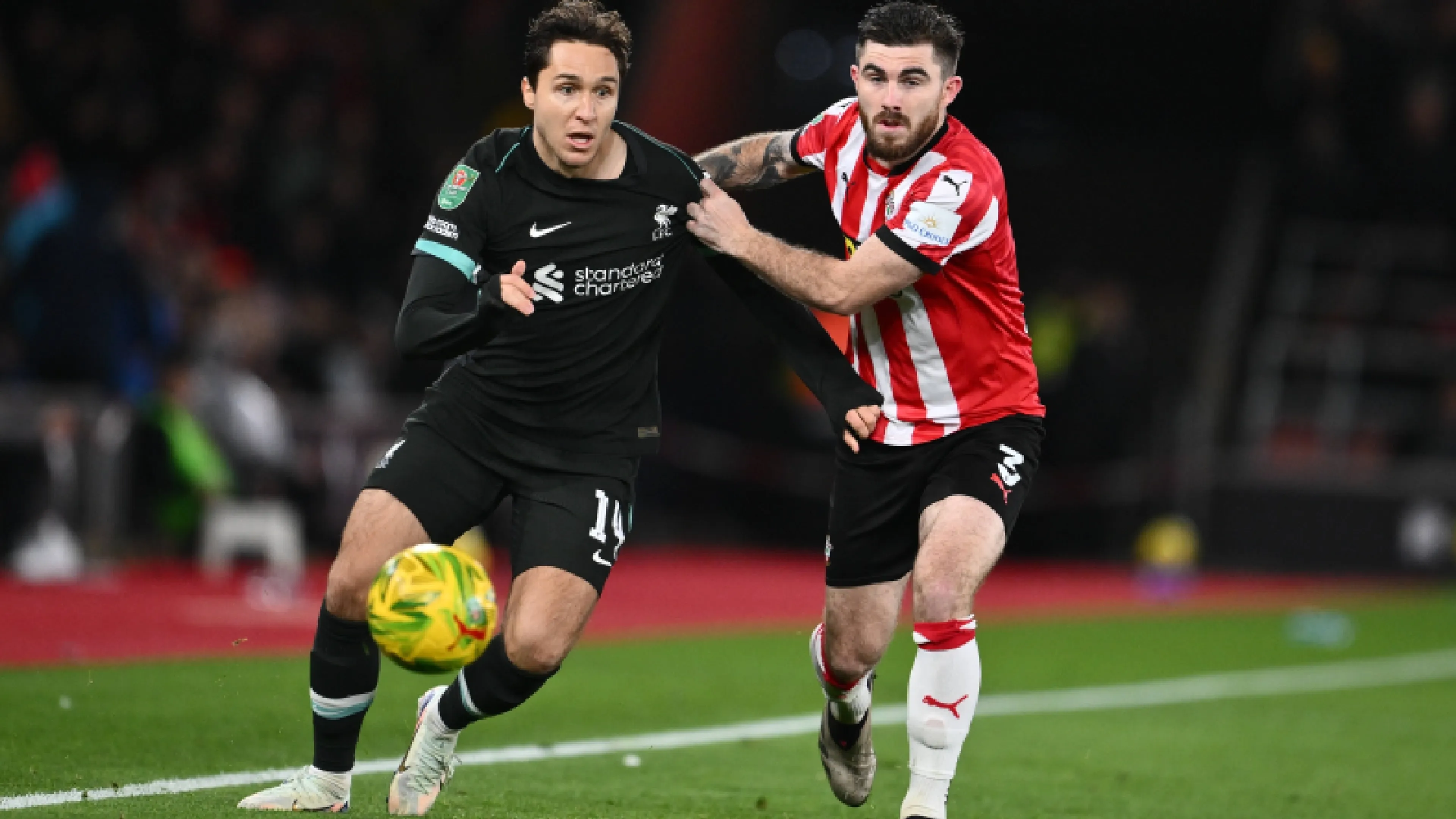 Copertina di Com'è andato il ritorno in campo di Chiesa con il Liverpool? I tifosi Reds sono entusiasti di lui (VIDEO)