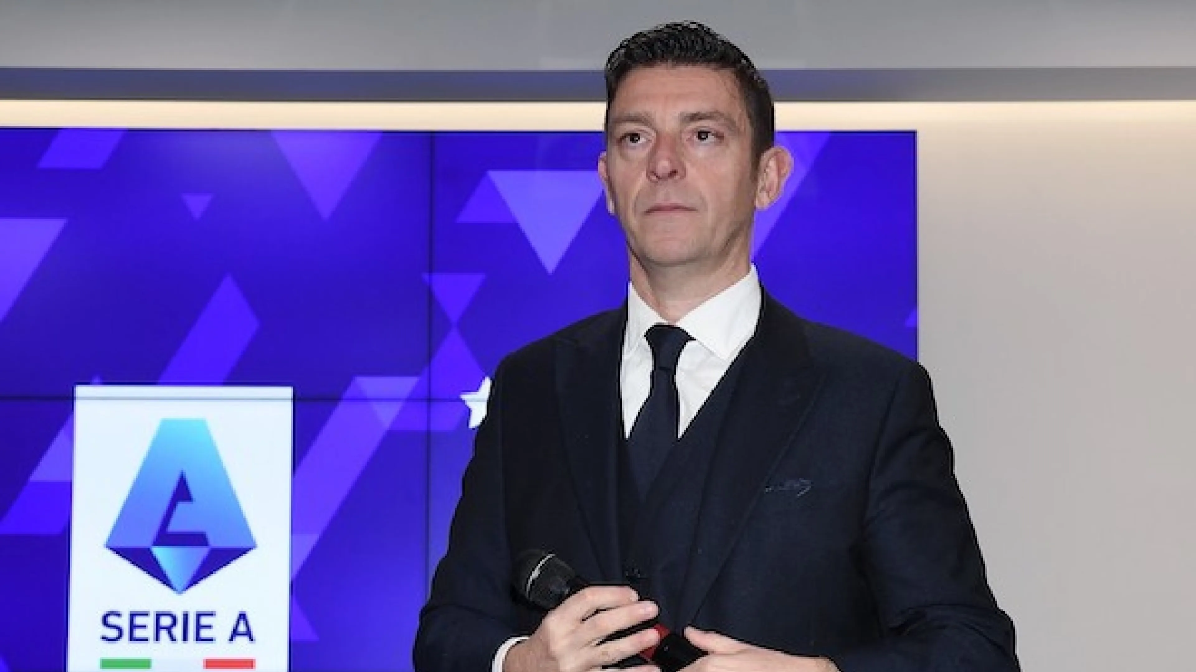 Rigore di Inter-Verona, una frase di Rocchi scatena e fa infuriare i tifosi sui social