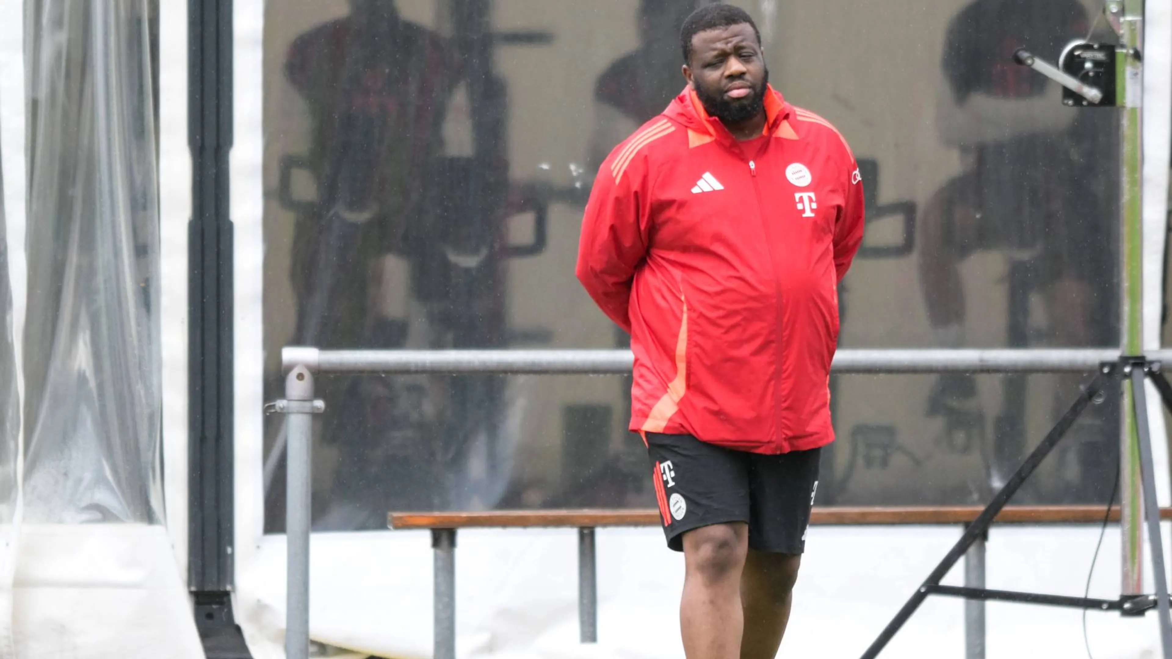 Bayern Monaco, il team coordinator cerca una compagna sui social a poche ore dalla sfida contro l'Inter (FOTO)