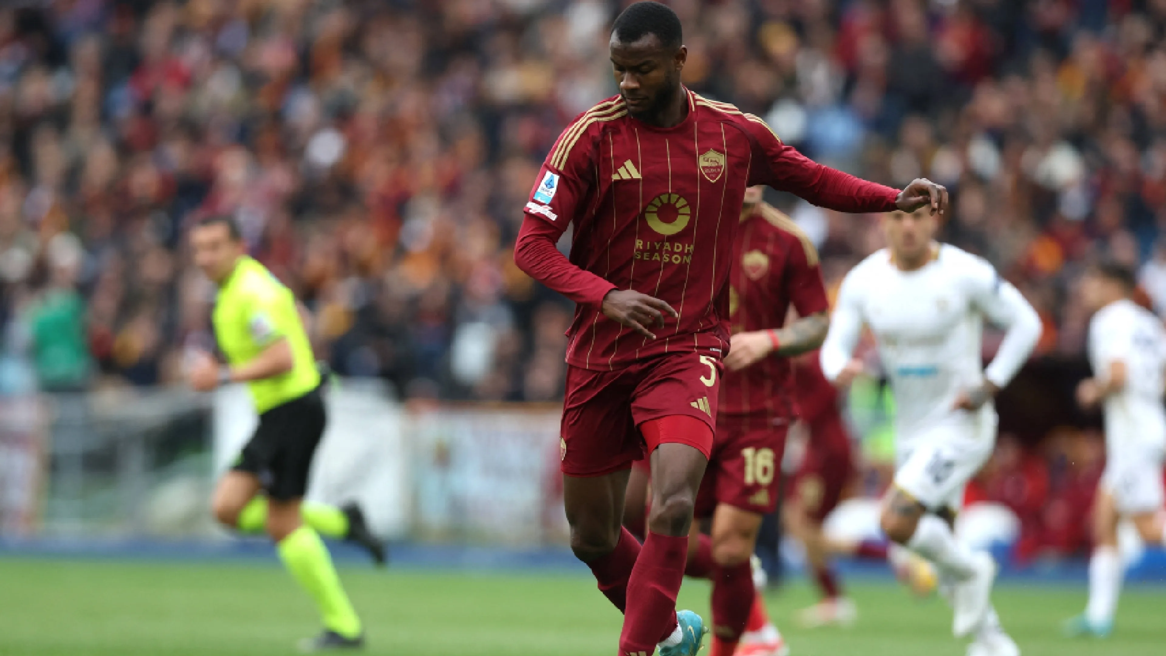 Copertina di La Premier bussa a Trigoria: tre club in fila per Ndicka, affare da 40 milioni