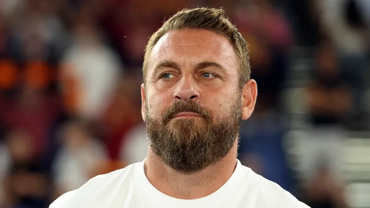 /images/r/o/m/roma-de-rossi-allenatore.jpg