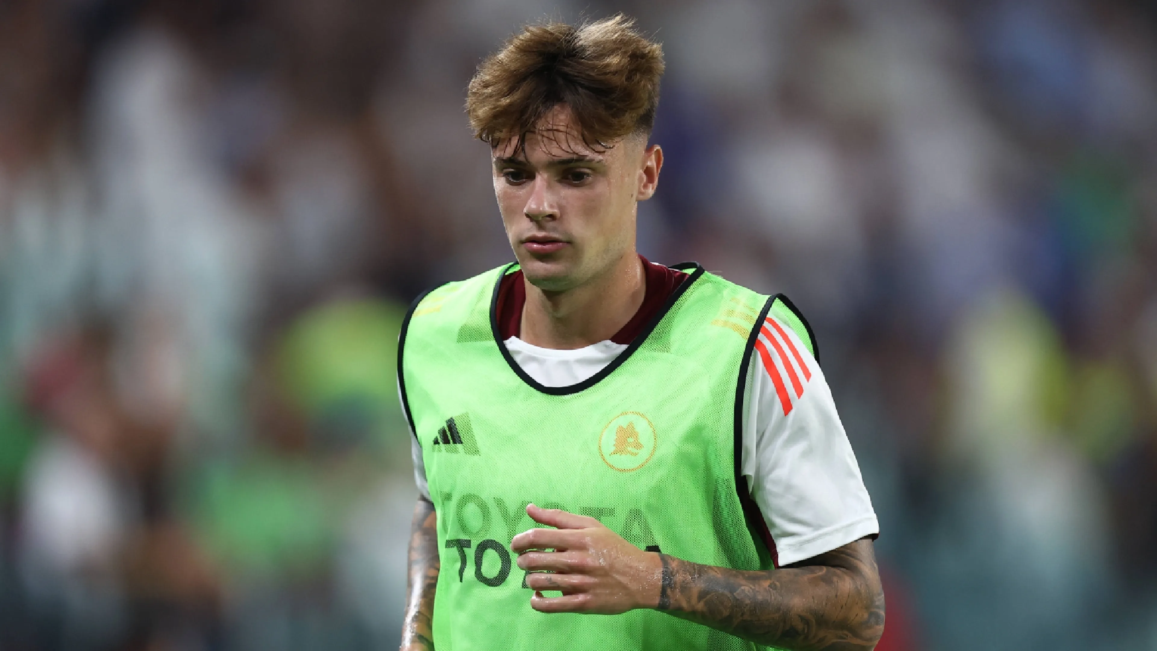 Copertina di Roma, i social accusano Zalewski di essere una "talpa". L'agente smentisce e minaccia querele