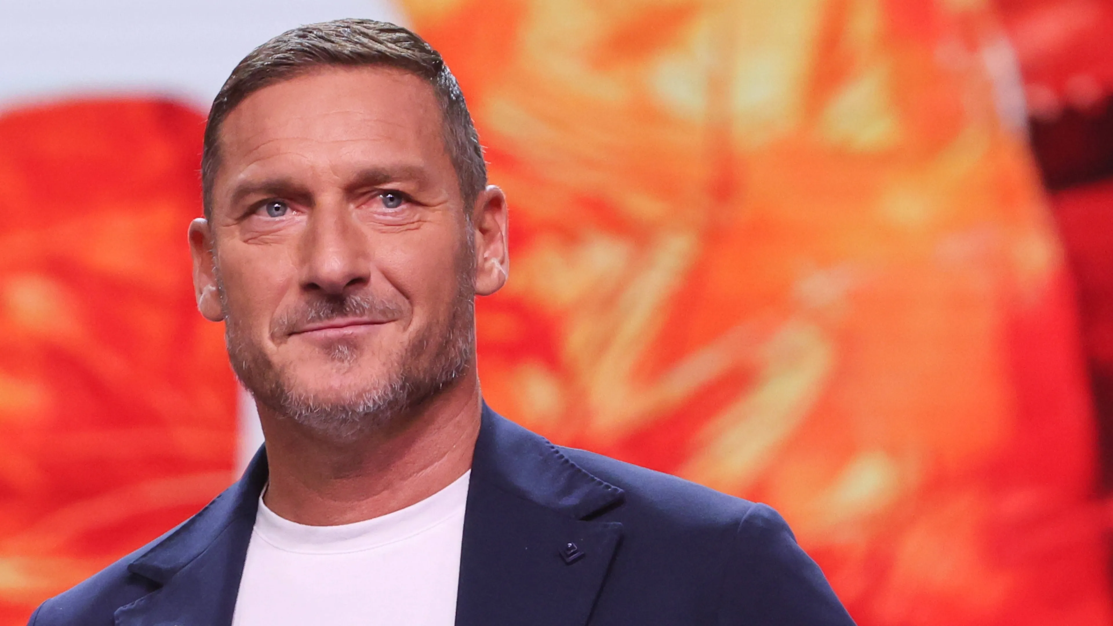 Bufera per il video di Totti con Liz Supermais. L'influencer cinese: "Vi spiego cos'è successo"