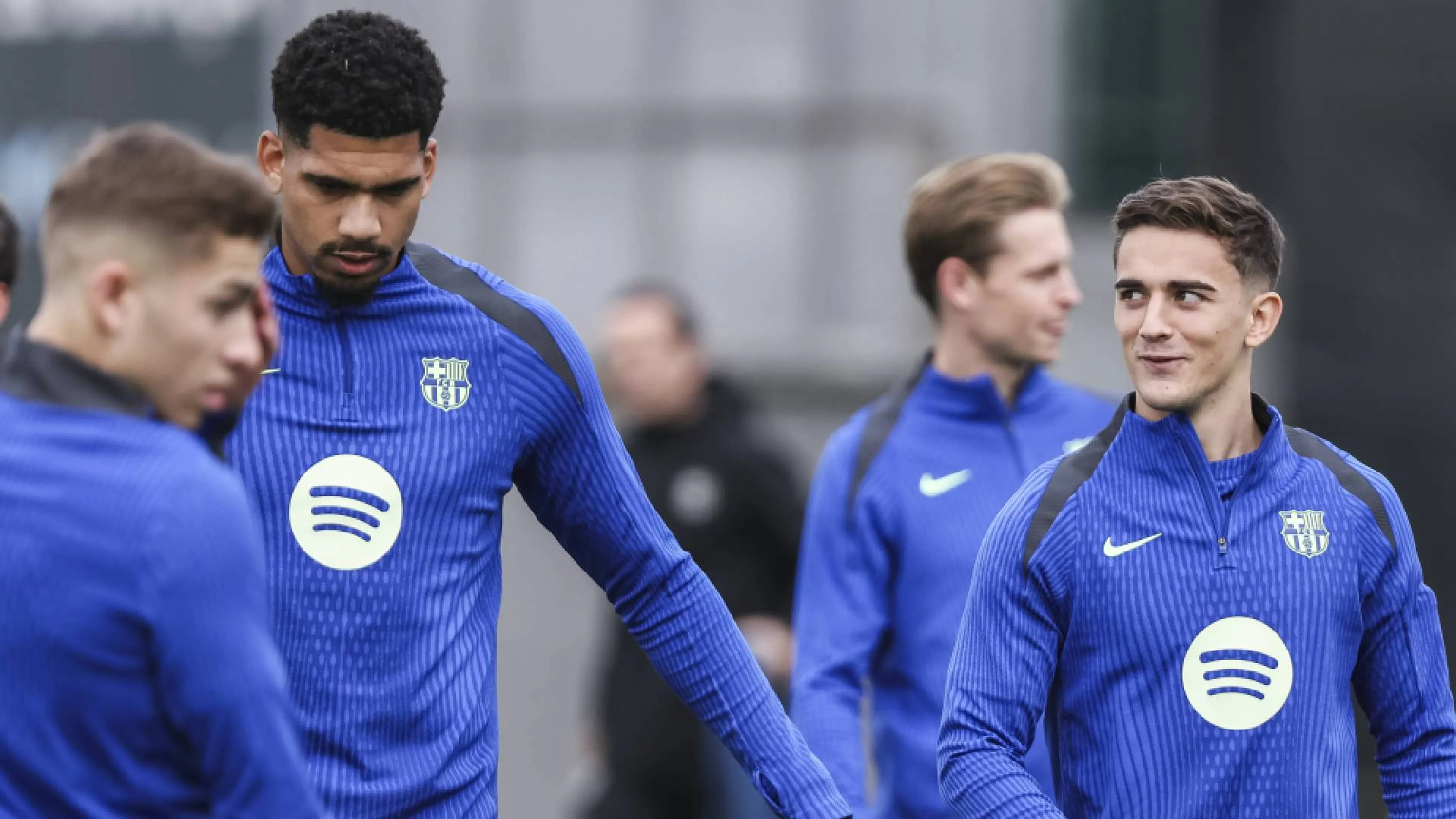 Copertina di Juventus, Giuntoli approfitta della crisi del Barcellona: tentativo per Araujo in difesa